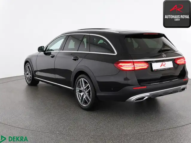 Mercedes-Benz E-Class view 3