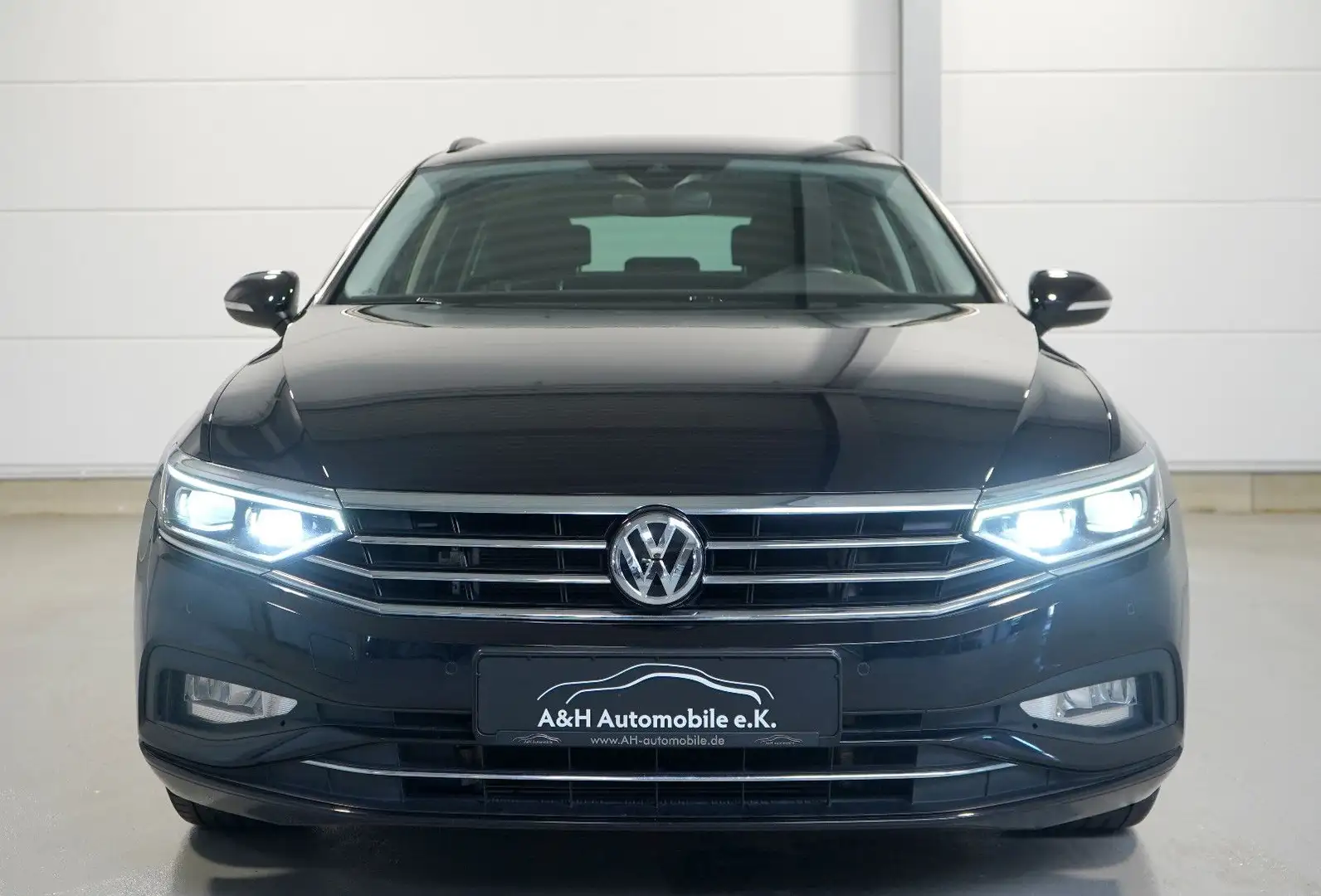 Volkswagen Passat Variant 2.0 TDI DSG Business *AHK*KAMERA* Schwarz - 2