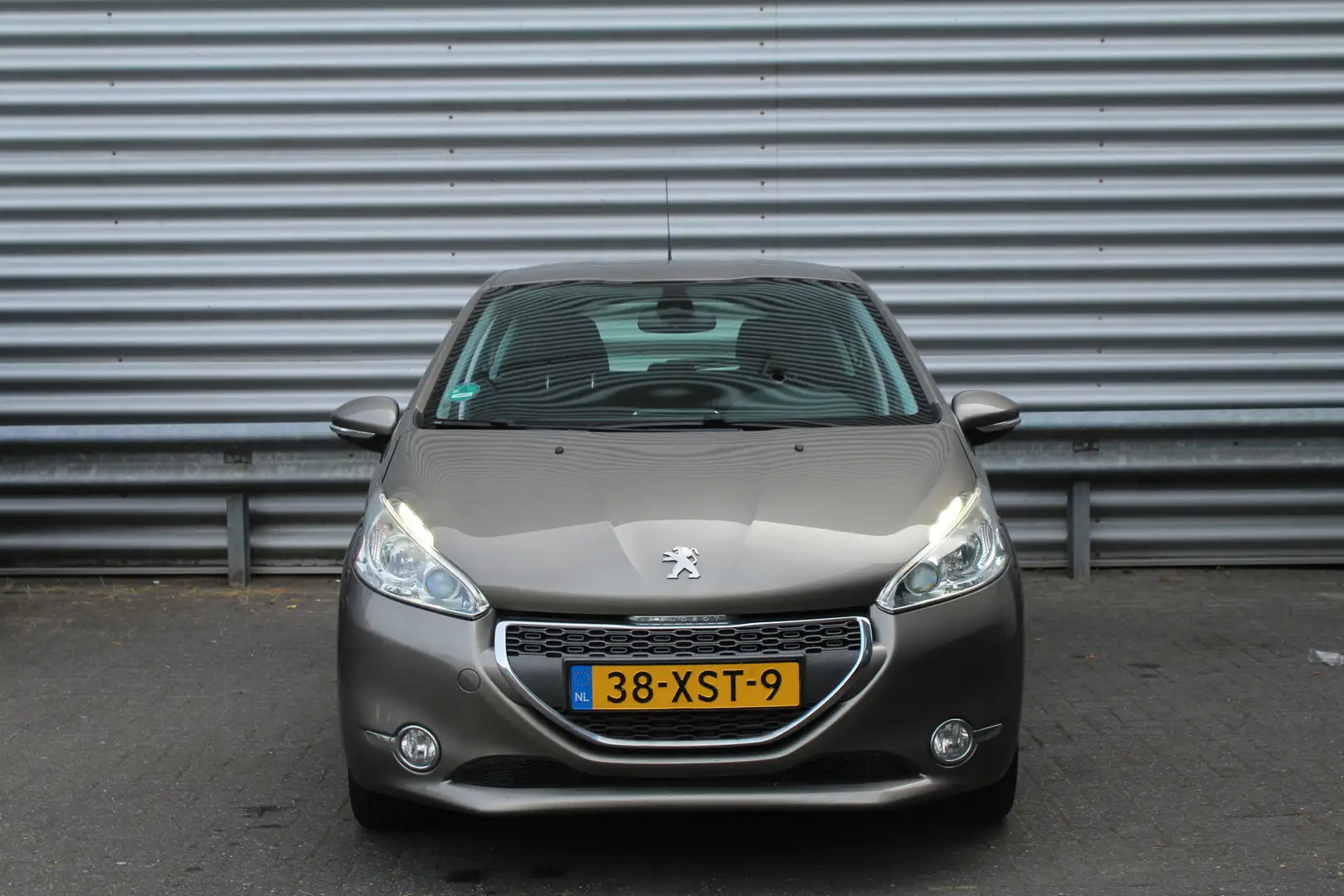 Peugeot 208 1.2 VTi 82pk Allure NL-Auto NAP Clima Cruise Navi Grijs - 2