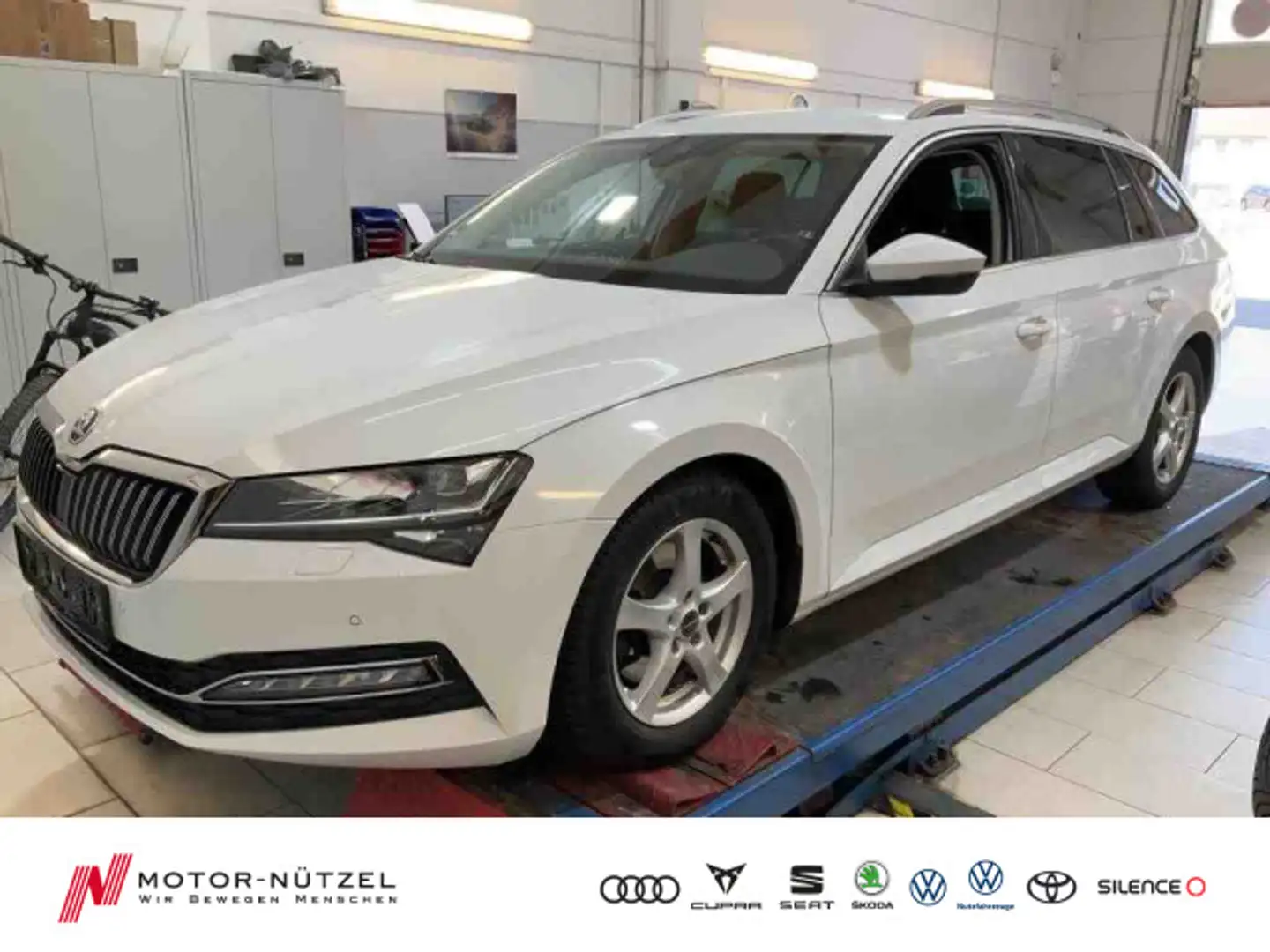 Skoda Superb Combi 2.0 TSI DSG STLYE MATRIX+NAVI+AHK Weiß - 1