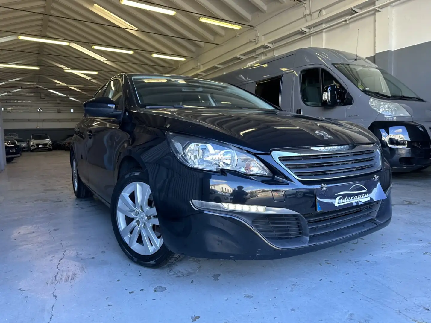 Peugeot 308 1.2 e-THP PureTech S&S Business Line Negro - 2