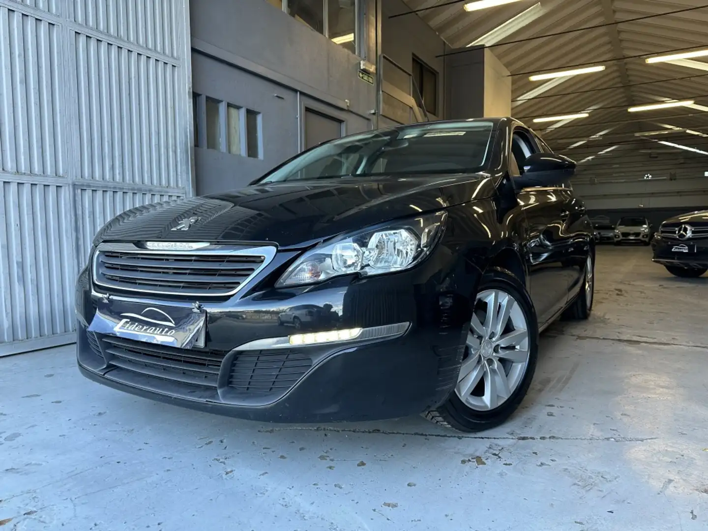 Peugeot 308 1.2 e-THP PureTech S&S Business Line Negro - 1