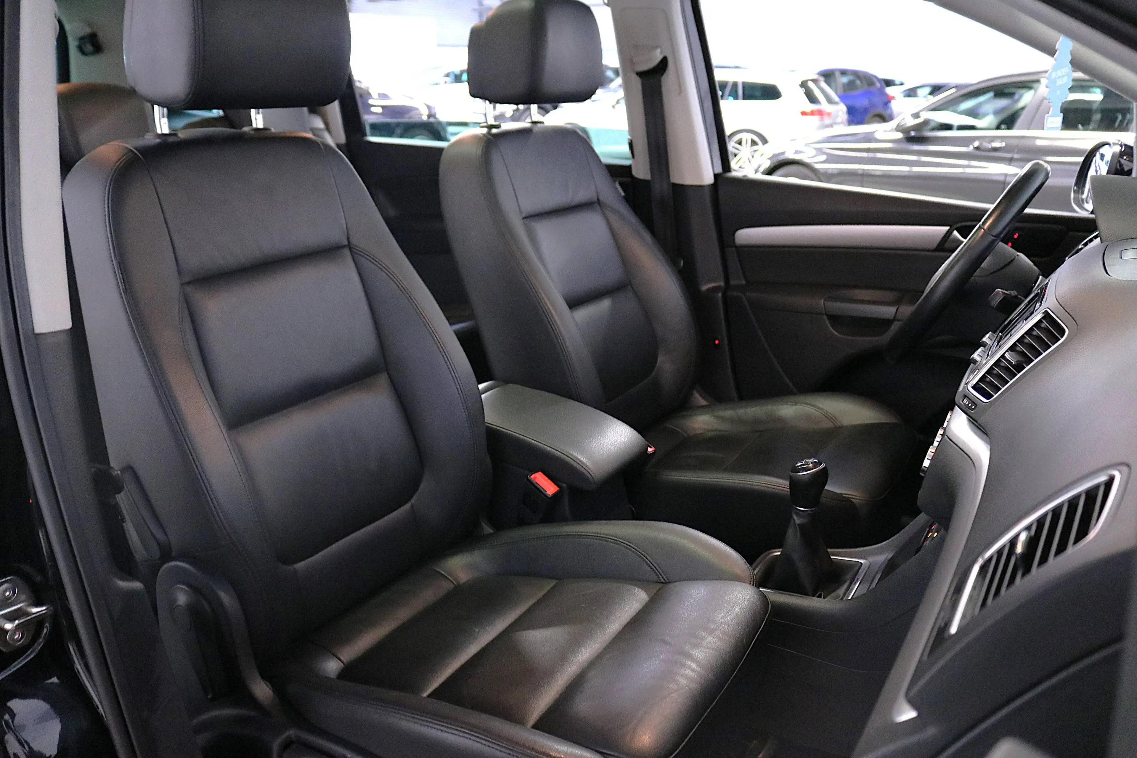 Volkswagen Sharan 2.0TDI Highline BMT 4Motion 7SITZER*NAVI*PANO*SHZ*LEDER*LED*XENON*PDC*u.v.m — photo 14