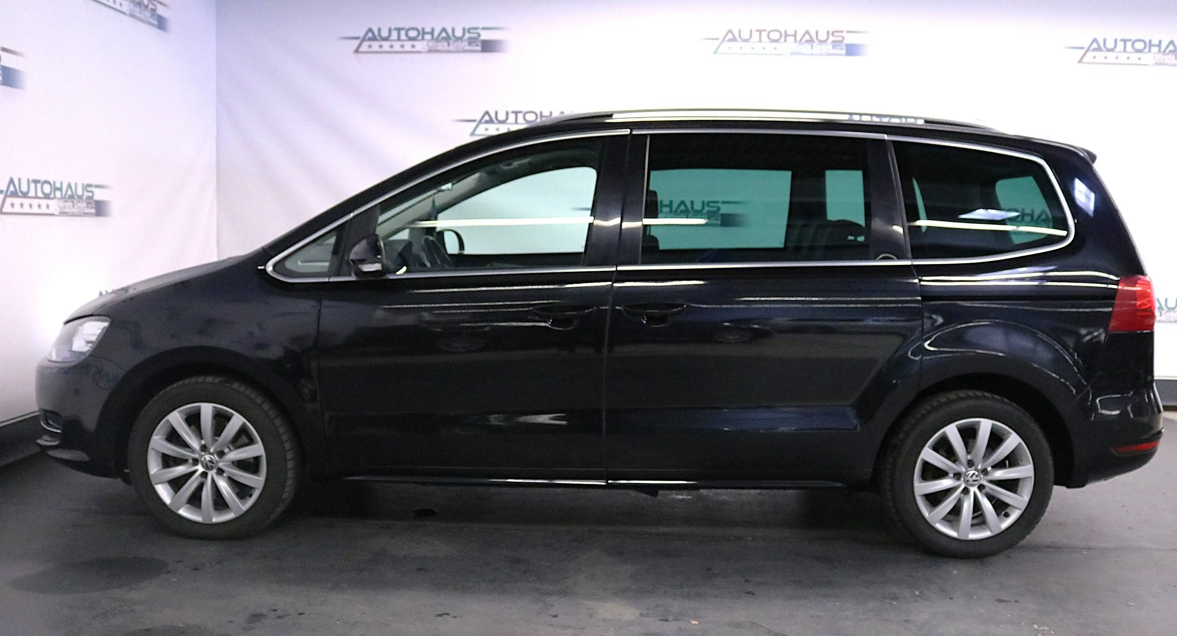 Volkswagen Sharan 2.0TDI Highline BMT 4Motion 7SITZER*NAVI*PANO*SHZ*LEDER*LED*XENON*PDC*u.v.m — photo 4