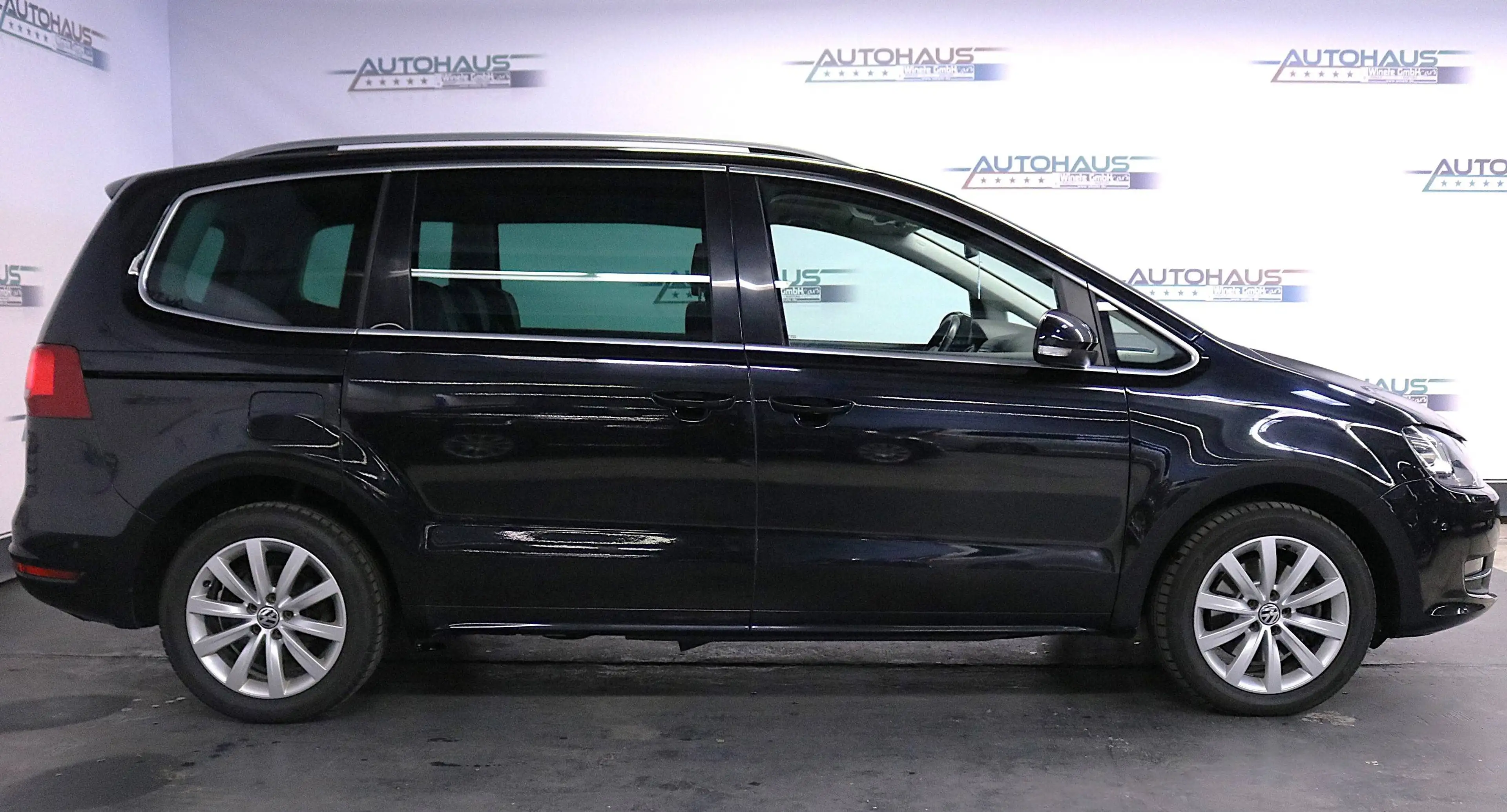 Volkswagen Sharan 2.0TDI Highline BMT 4Motion 7SITZER*NAVI*PANO*SHZ*LEDER*LED*XENON*PDC*u.v.m — photo 3