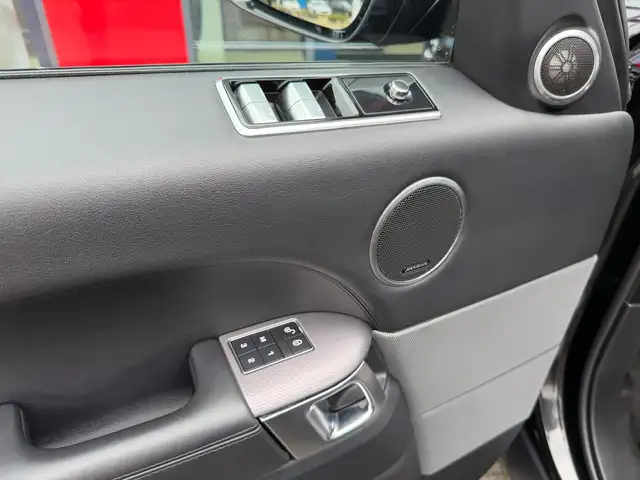 Land Rover Range Rover Sport view 11