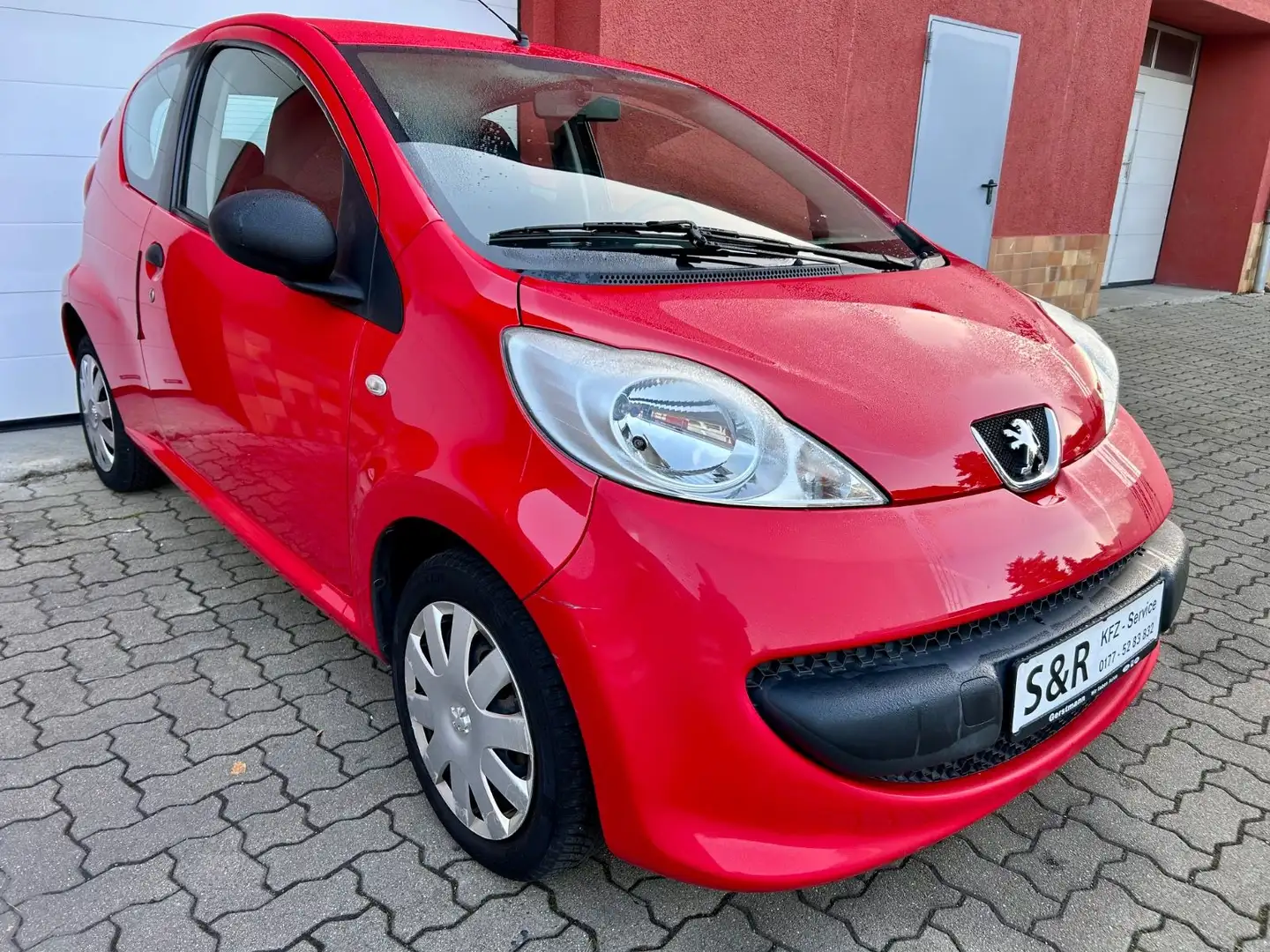 Peugeot 107 Petit Filou Rot - 1