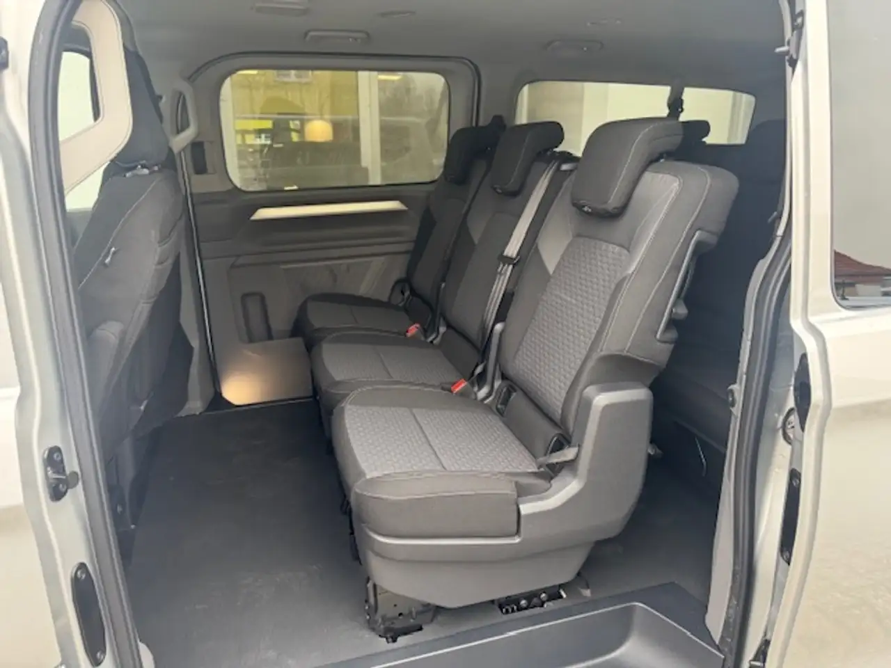 Volkswagen T7 Caravelle T7 Caravelle 2.0 TDI 6-Gang Life 12
