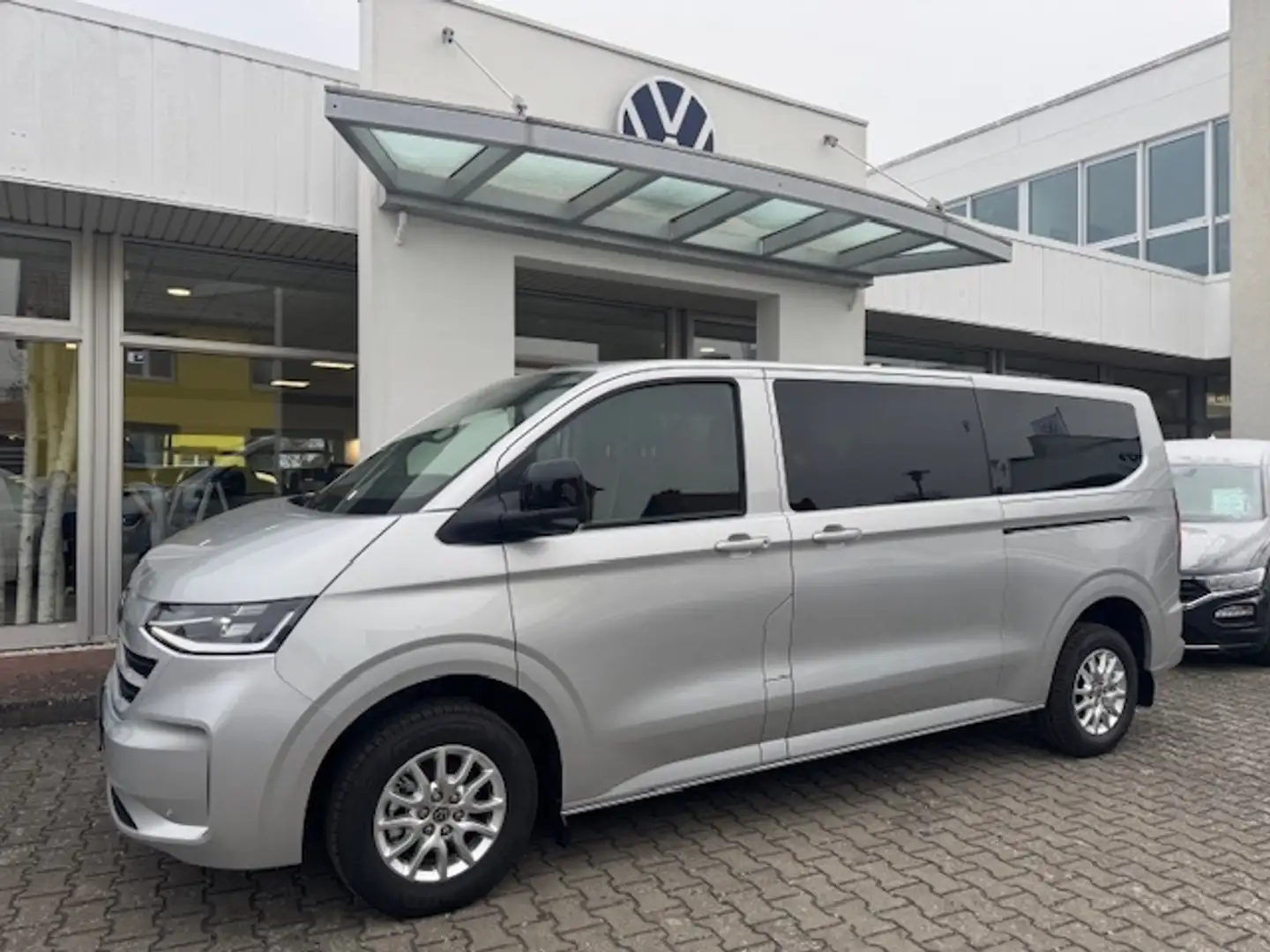 Volkswagen T7 Caravelle T7  Caravelle 2.0 TDI 6-Gang Life Gris - 2
