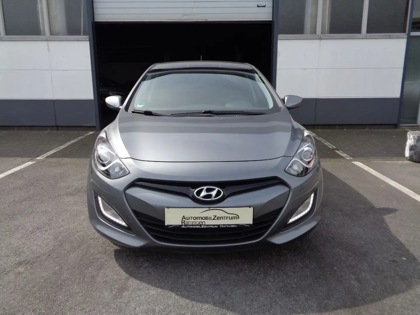 Hyundai i30 Style 1.6 CRDI Automatik*1.HD*PDC*ALU*SHEFT* Grau - 2