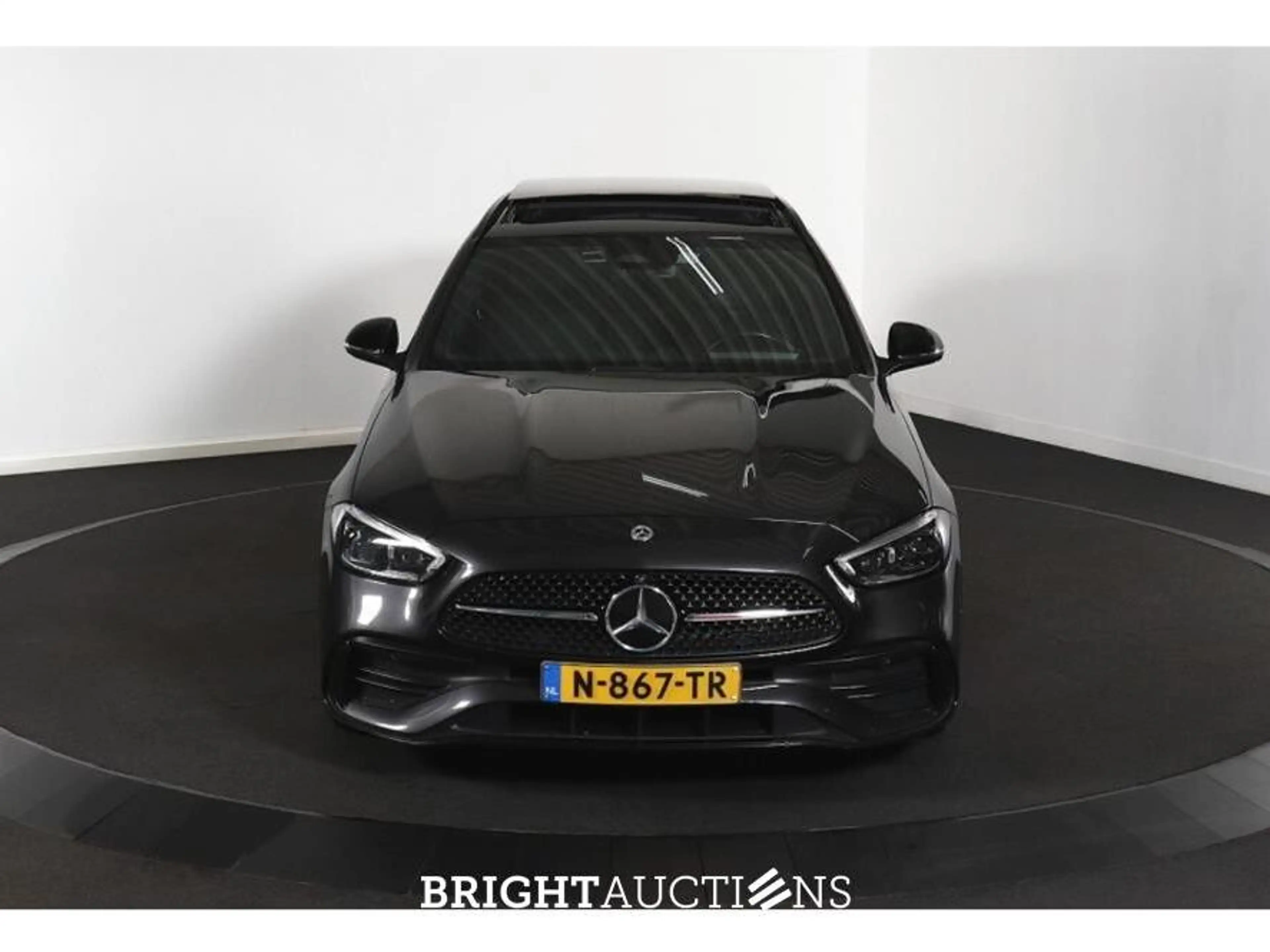 Mercedes-Benz C 200 Launch Edition AMG Line — photo 3