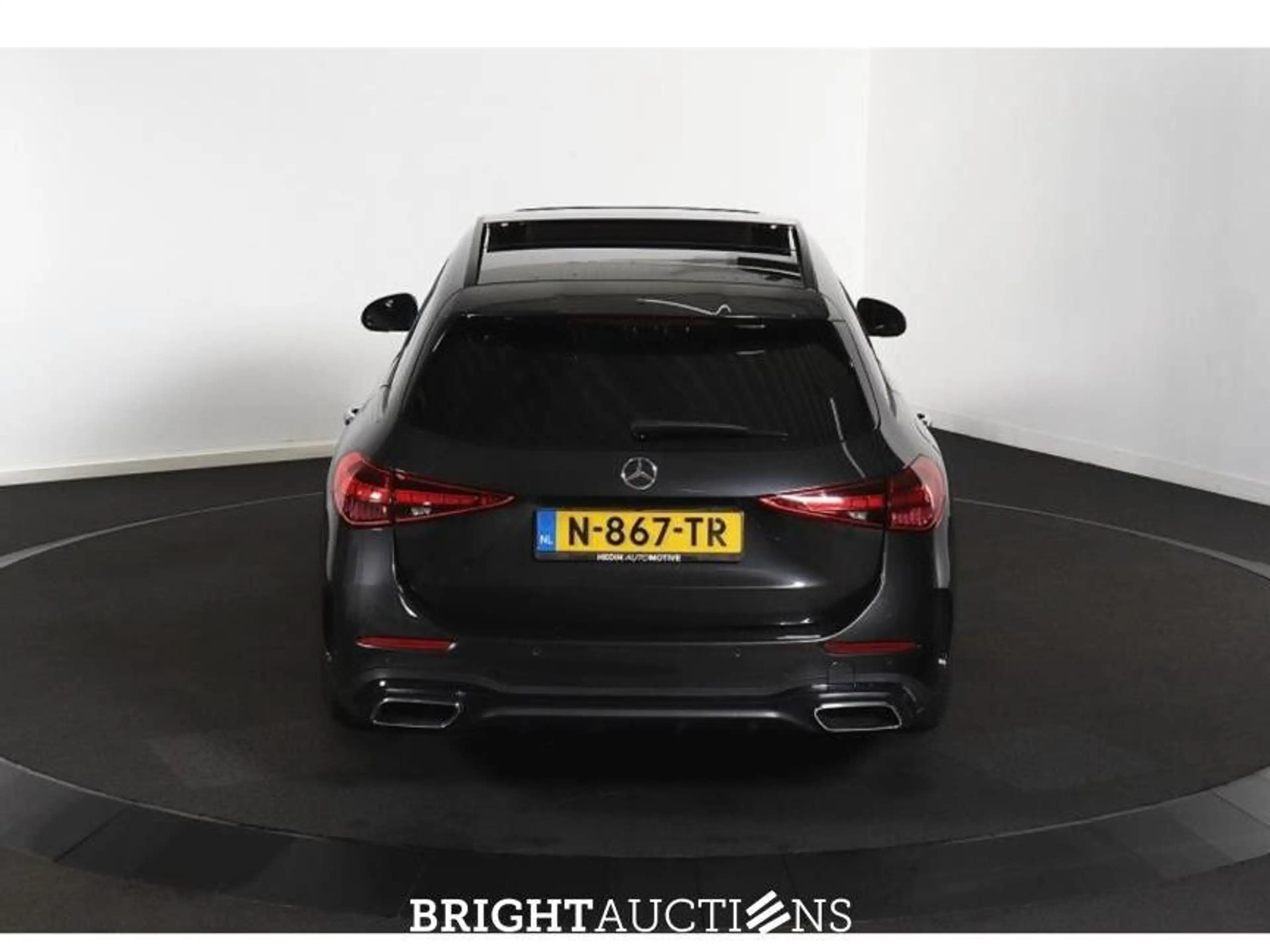 Mercedes-Benz C 200 Launch Edition AMG Line — photo 4