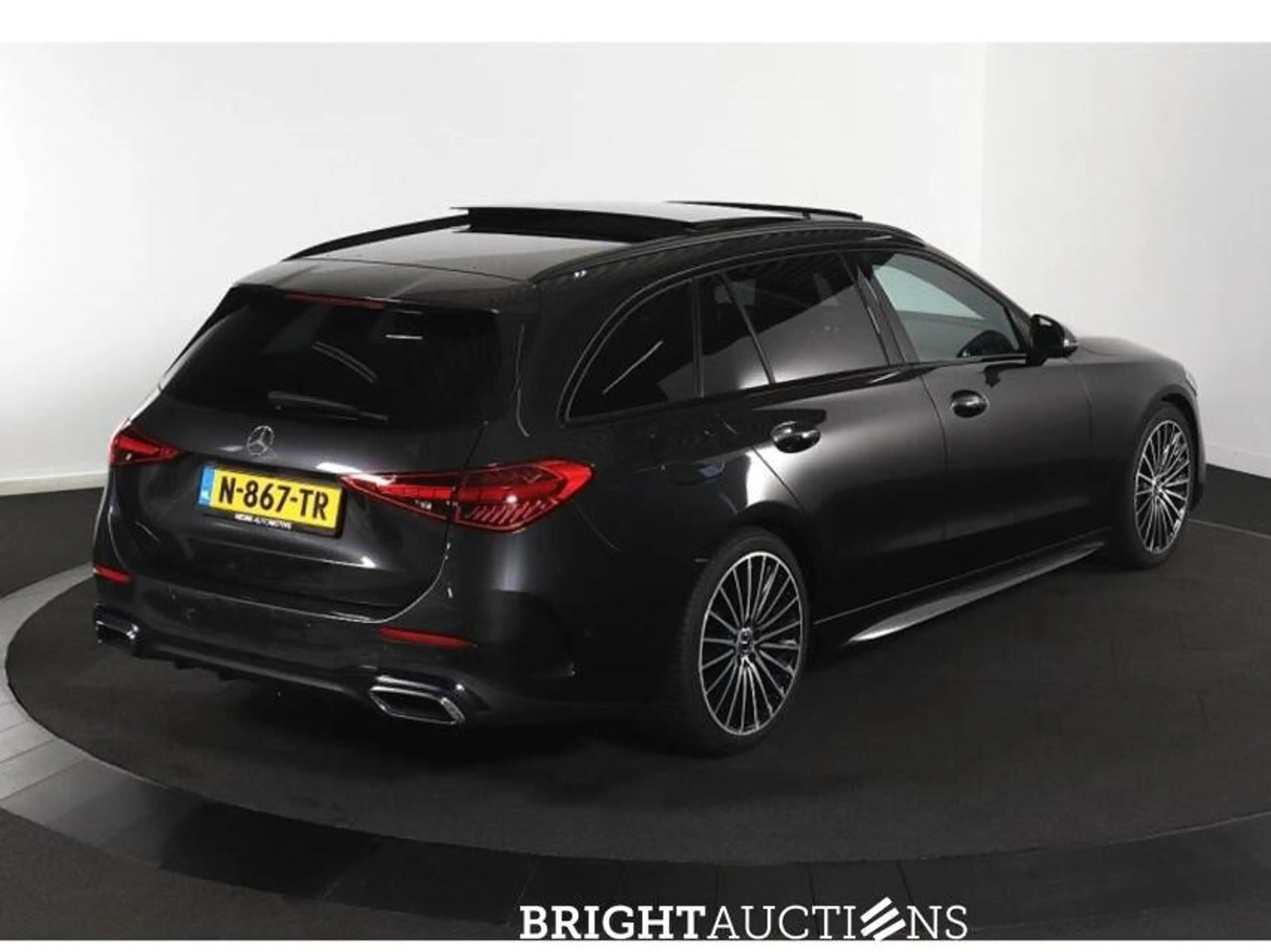 Mercedes-Benz C 200 Launch Edition AMG Line — photo 2