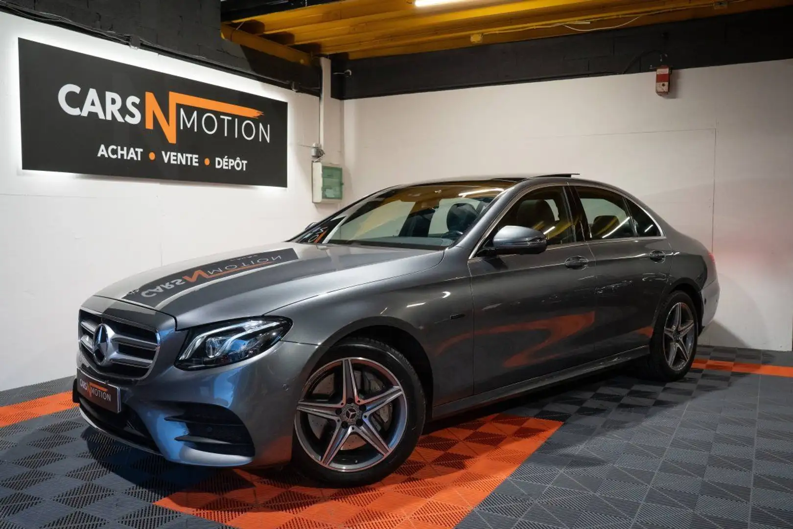Mercedes-Benz E 300 300de HYBRIDE (194%2B122ch) AMG Line 9G-Tronic Grau - 1