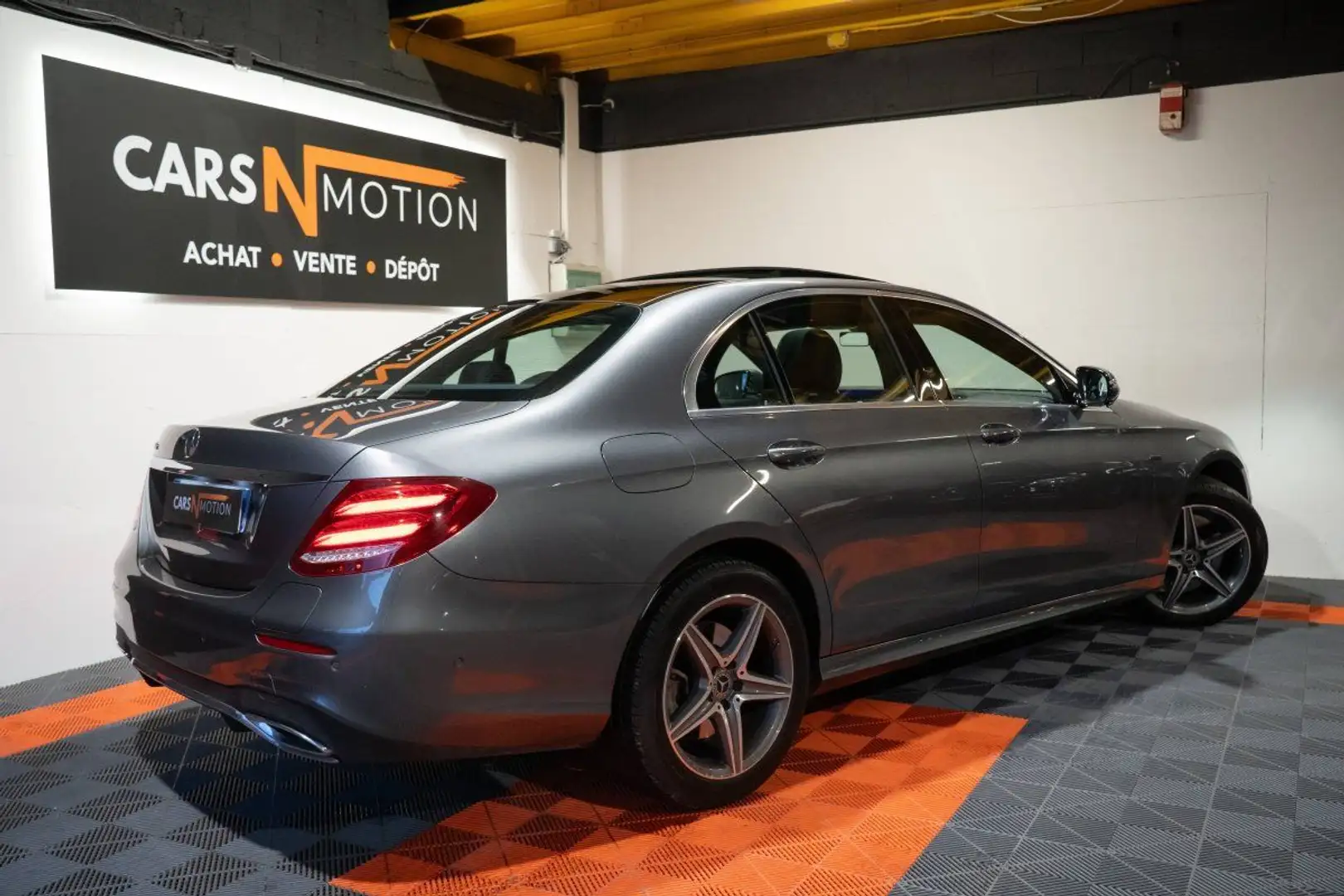 Mercedes-Benz E 300 300de HYBRIDE (194%2B122ch) AMG Line 9G-Tronic Grau - 2