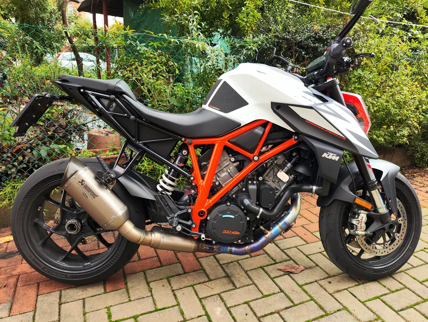 KTM 1290 Super Duke R Blanco - 1