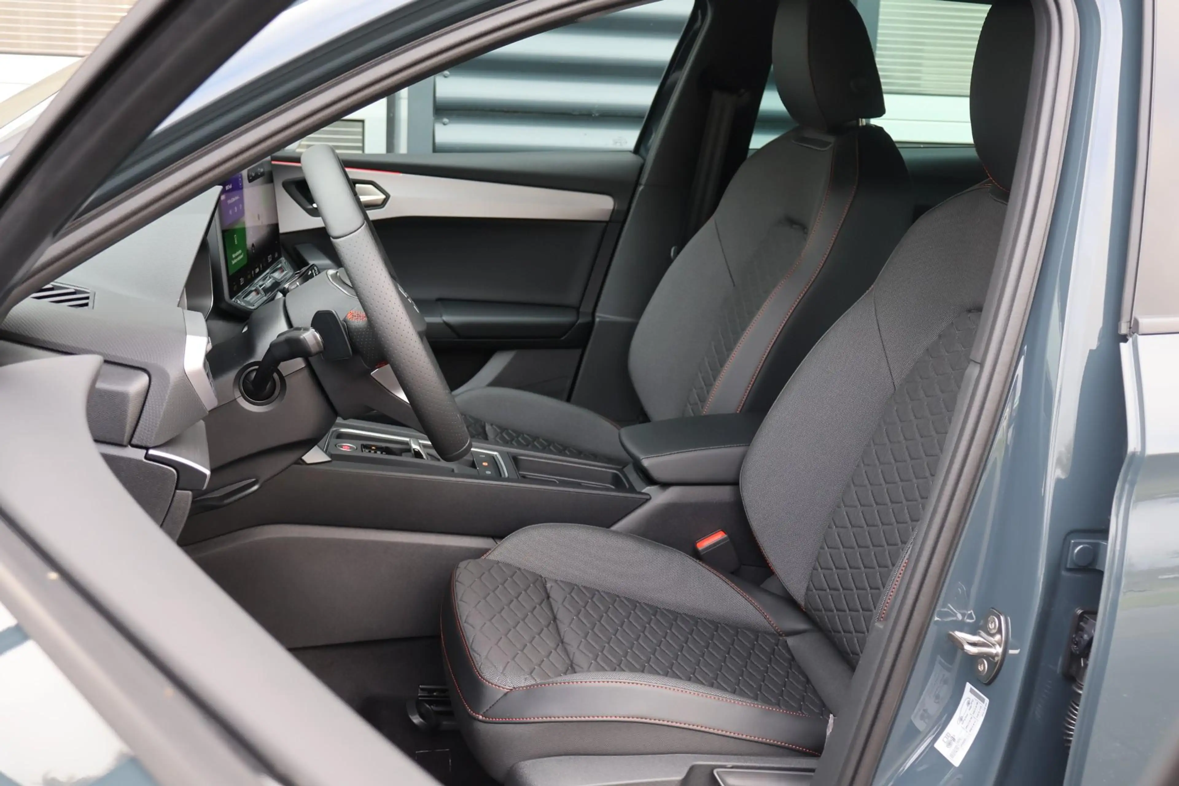 SEAT Leon e-Hybrid Sportstourer 1.5 TSI 204pk FR Business | Midnight — photo 4