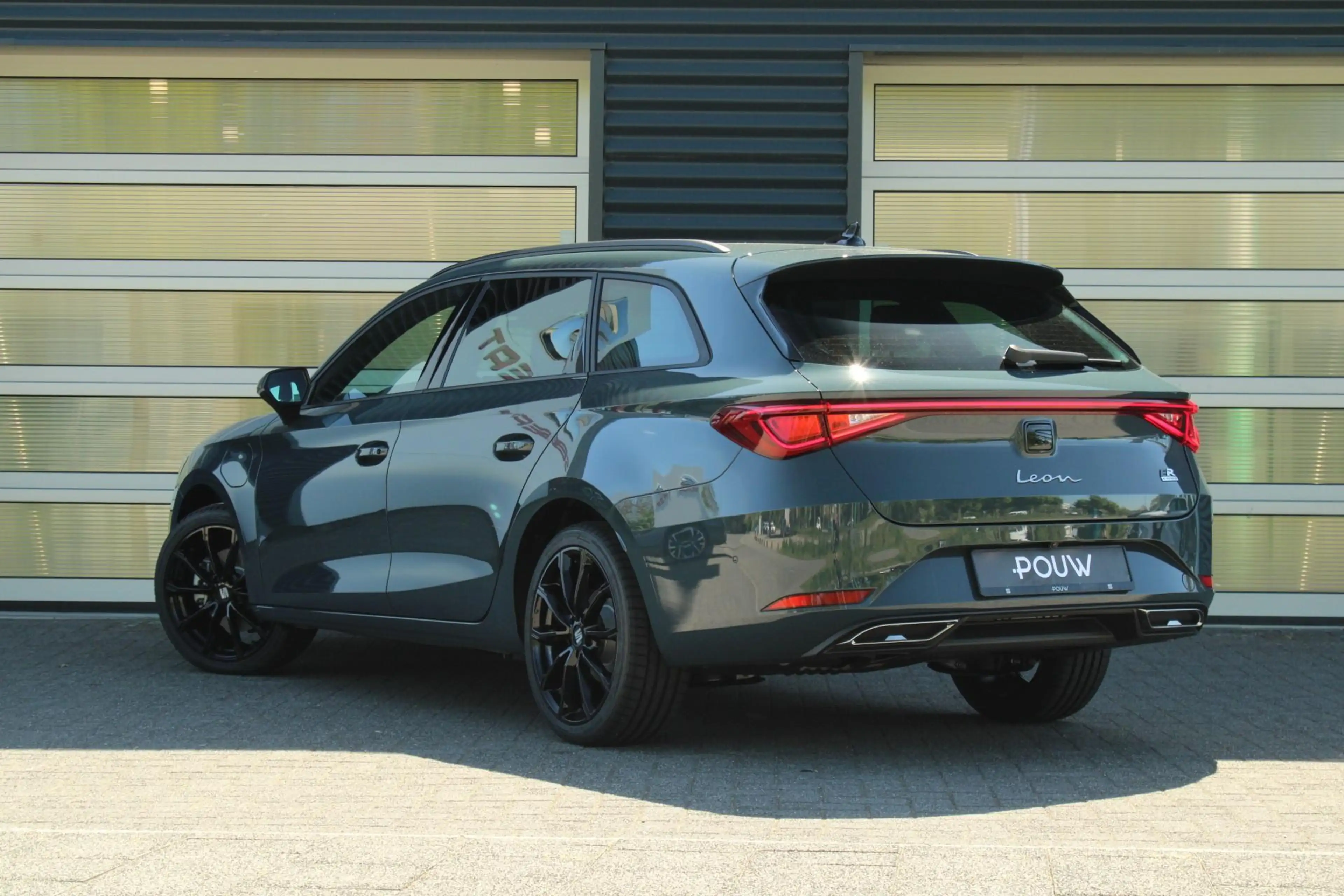 SEAT Leon e-Hybrid Sportstourer 1.5 TSI 204pk FR Business | Midnight — photo 13