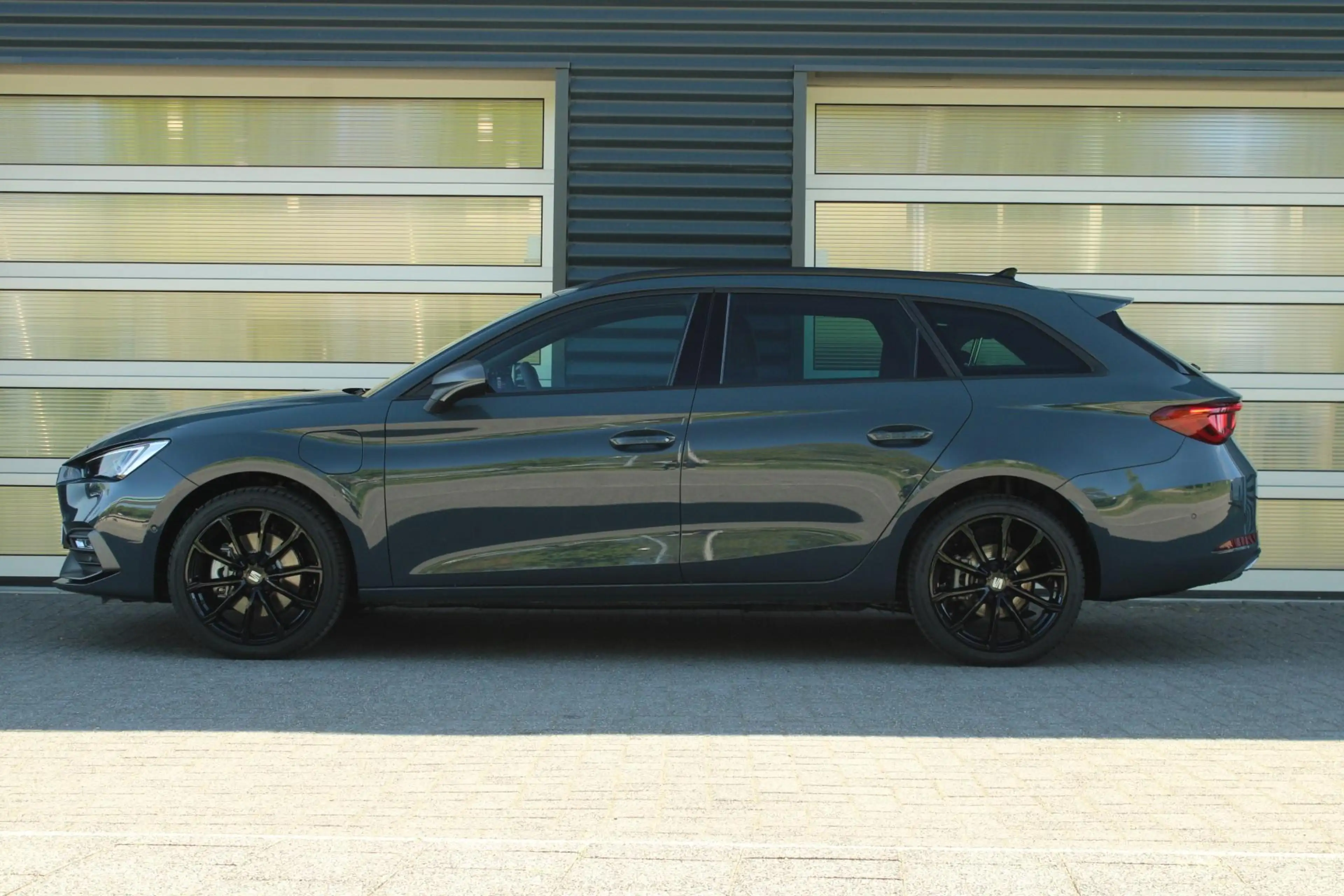 SEAT Leon e-Hybrid Sportstourer 1.5 TSI 204pk FR Business | Midnight — photo 11
