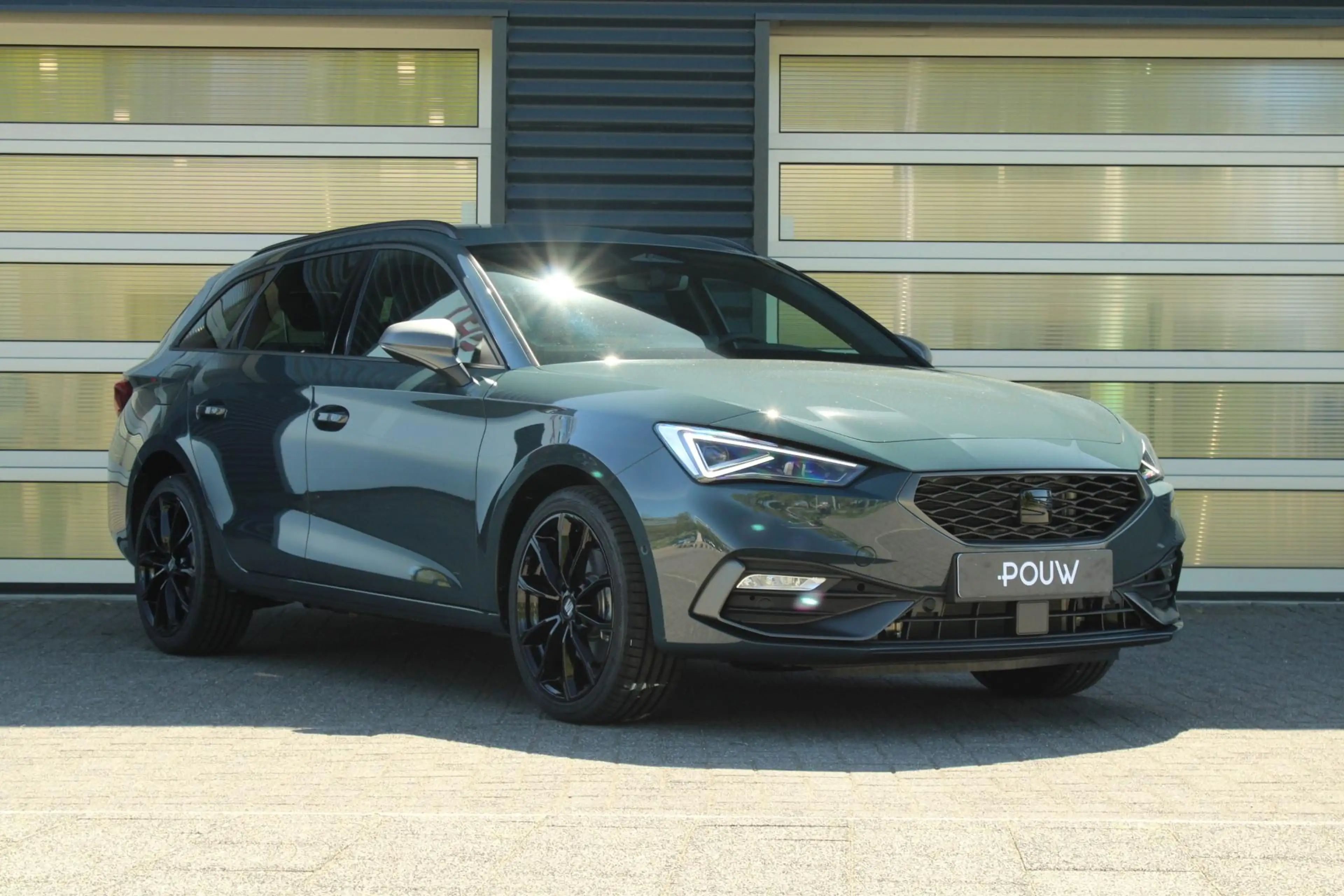 SEAT Leon e-Hybrid Sportstourer 1.5 TSI 204pk FR Business | Midnight — photo 7