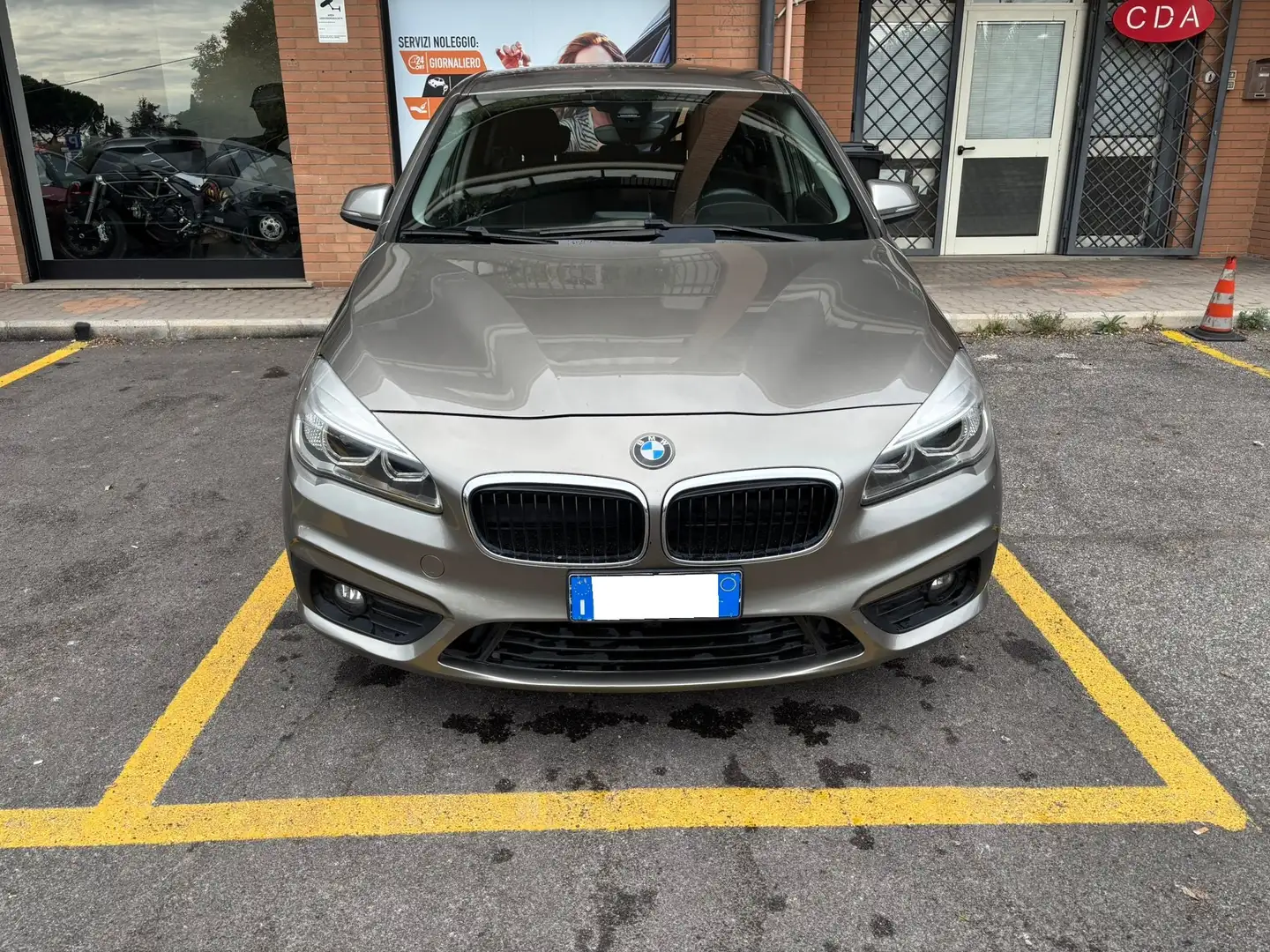 BMW 218 Serie 2 F45 2014 Active Tourer 218d  Sport  auto Grijs - 2
