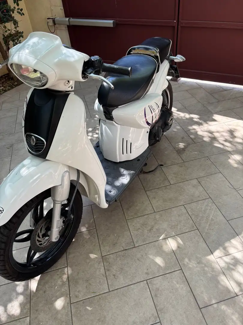 Aprilia Scarabeo Blanco - 2