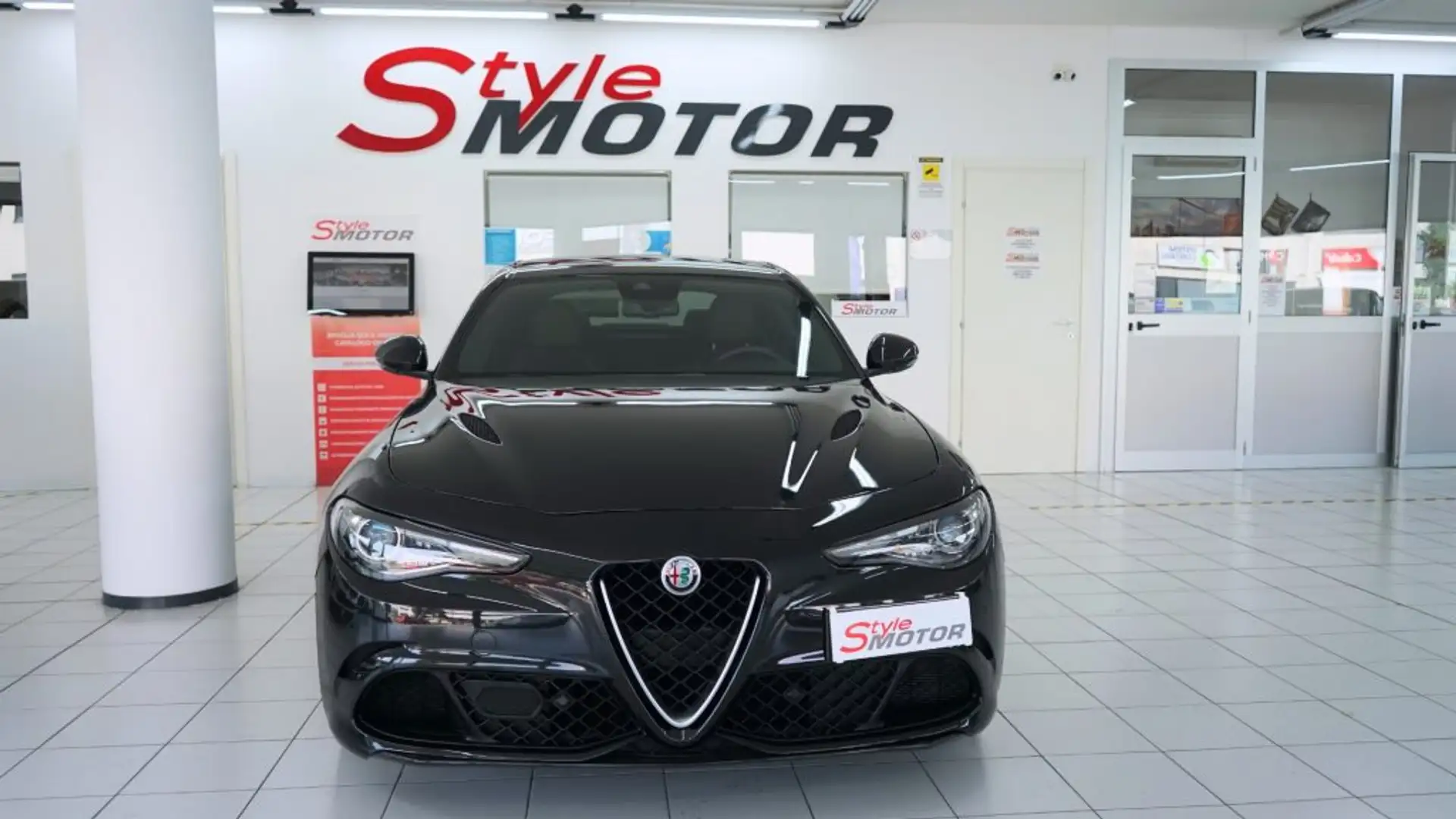 Alfa Romeo Giulia 2.9 T V6 Quadrifoglio MANUALE TIRATURA LIMITATA Nero - 2