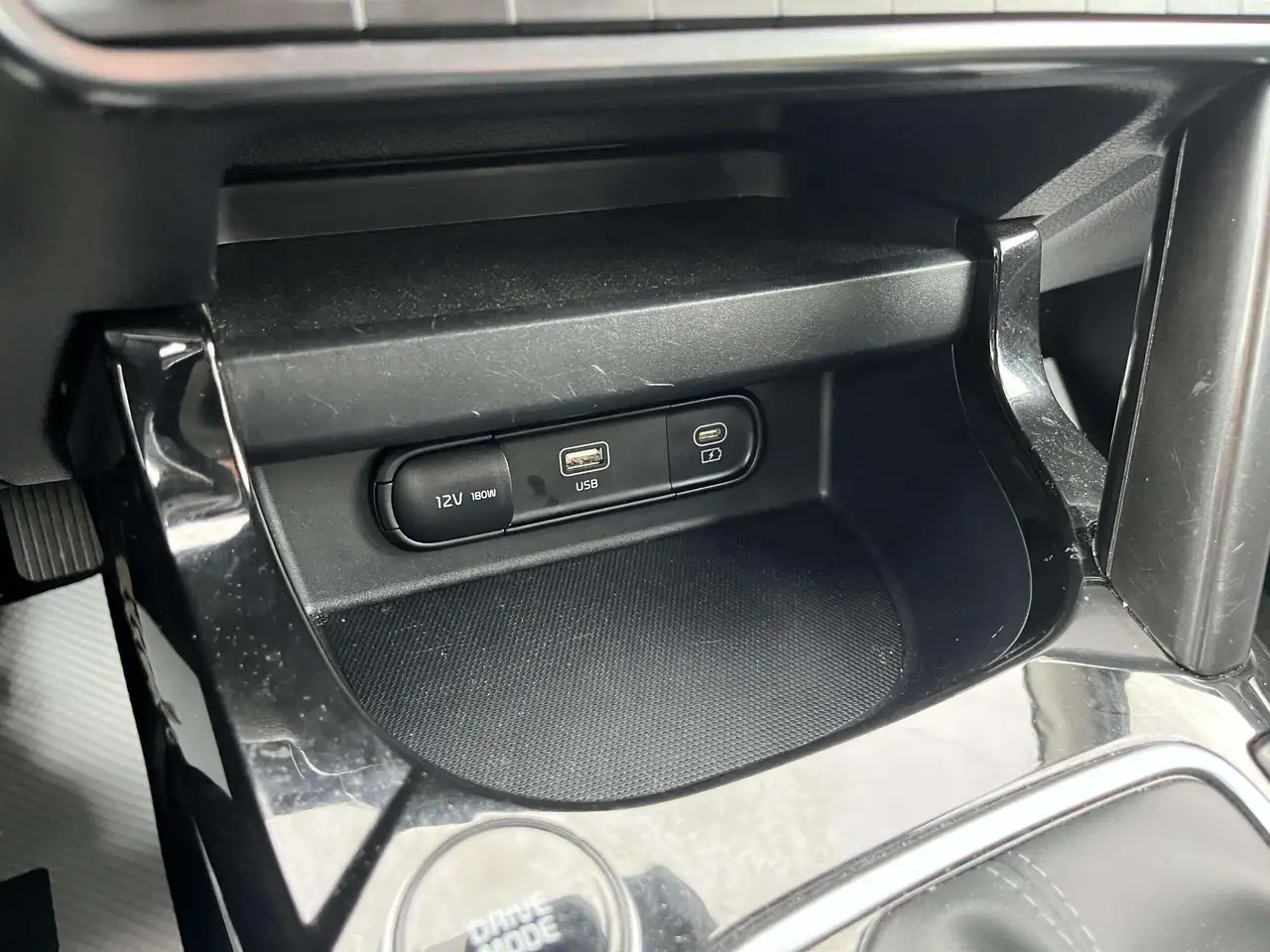 Kia Seltos снимка Kia Seltos