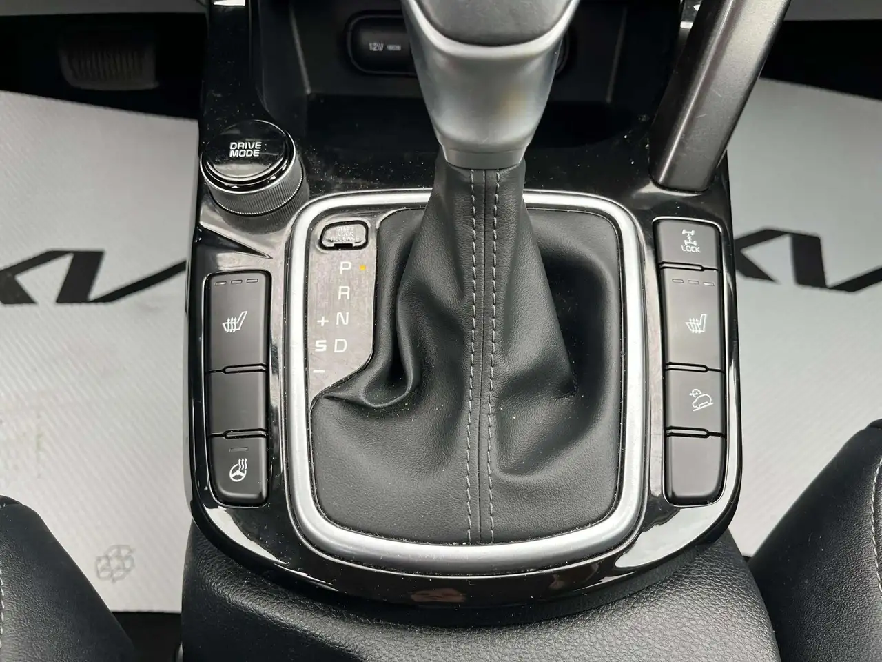 Kia Seltos снимка Kia Seltos