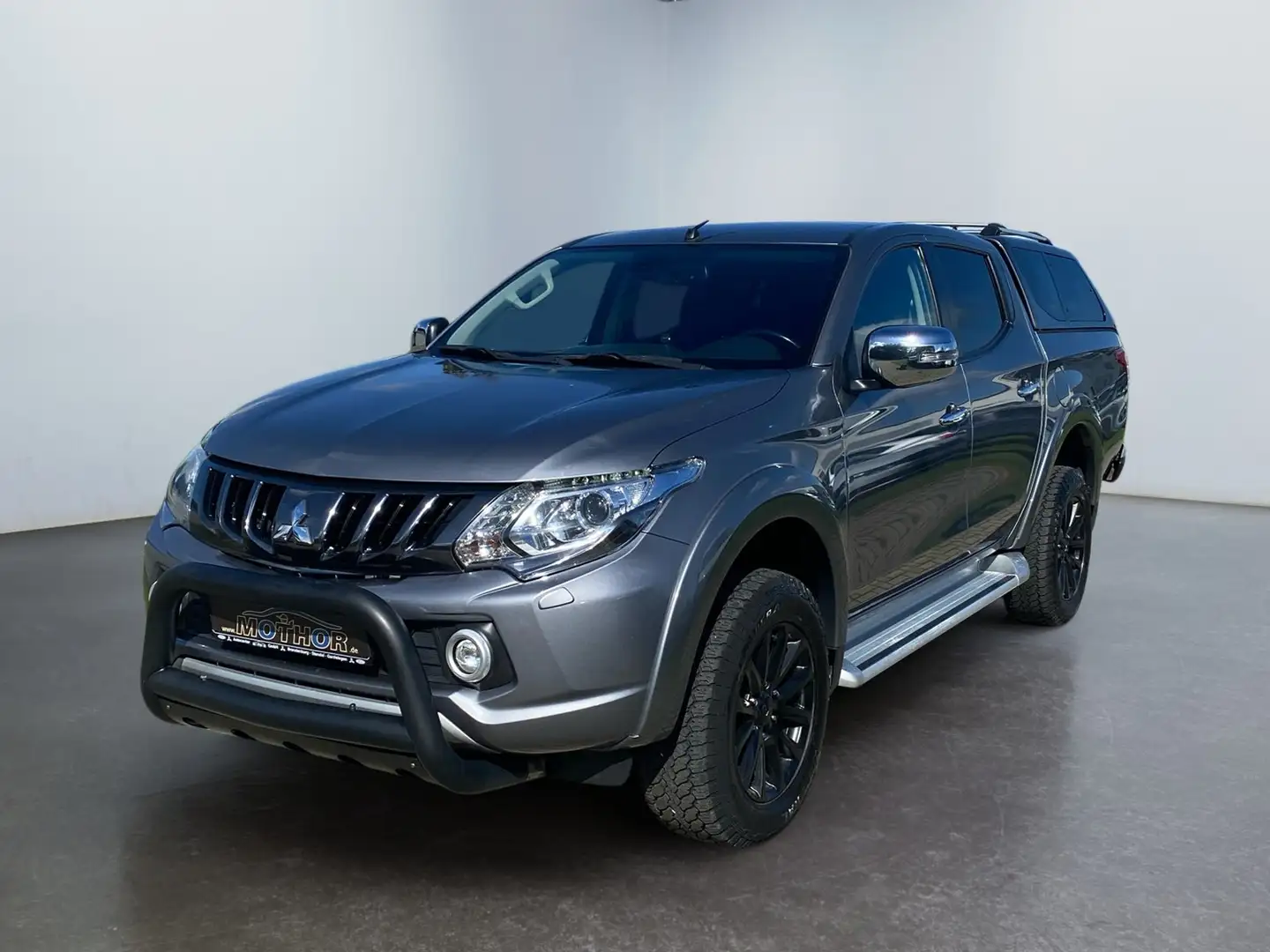 Mitsubishi L200 Top 4x4 2,4 DI-D DoKa TEMP NAVI SHZ DAB Gris - 2