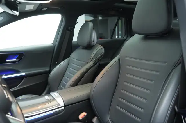 Mercedes-Benz C-Class view 11