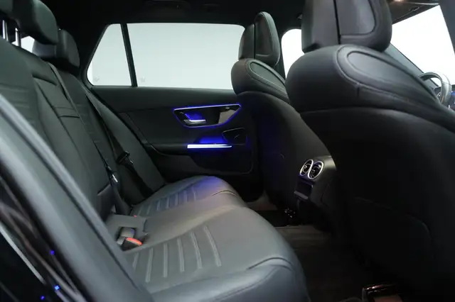 Mercedes-Benz C-Class view 9