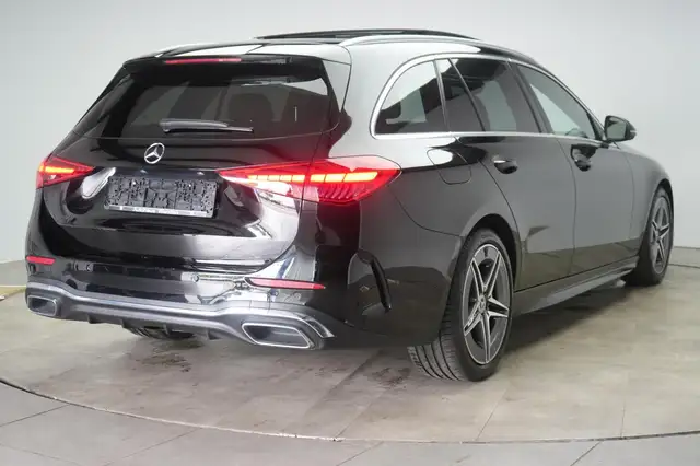 Mercedes-Benz C-Class view 4