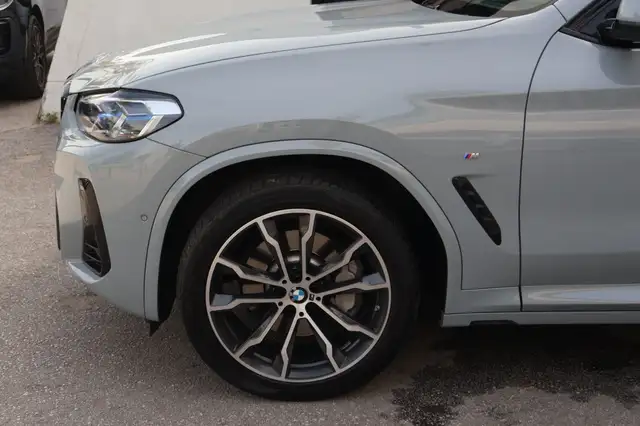 BMW X4 view 24