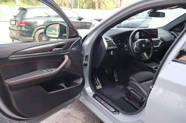 BMW X4 view 10