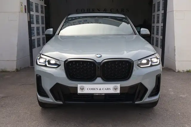 BMW X4 view 3