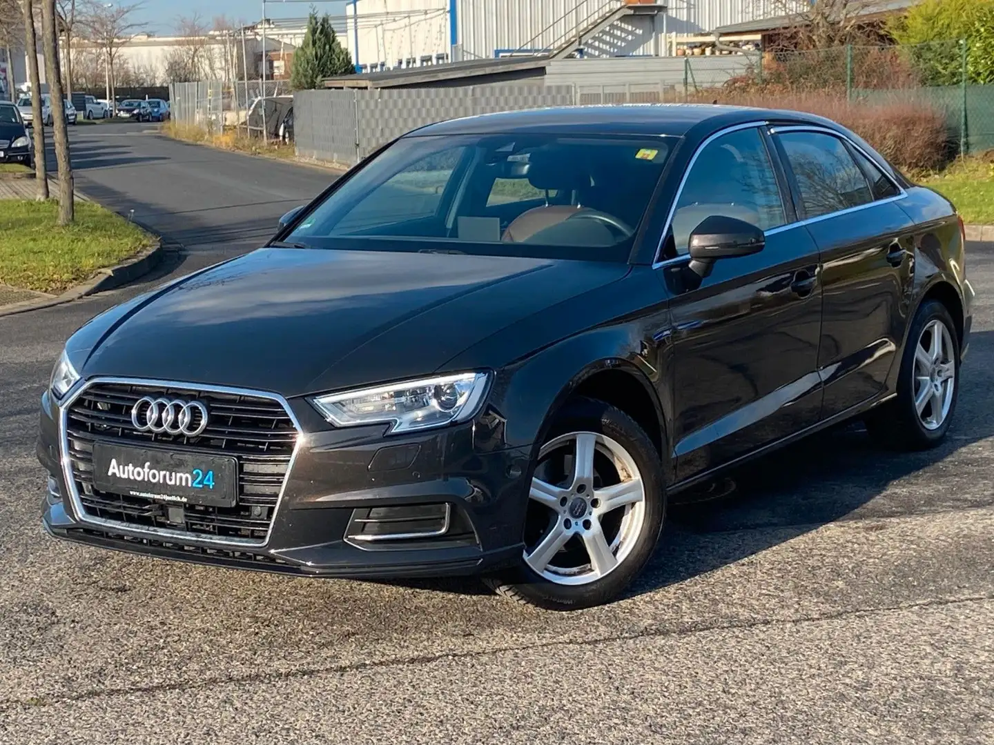 Audi A3 Limousine design*Autom.*Navi*PDC* Braun - 1