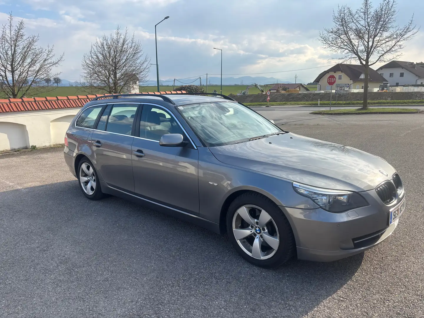 BMW 530 530i Touring Österreich-Paket Aut. Österreich-Pake Grau - 1