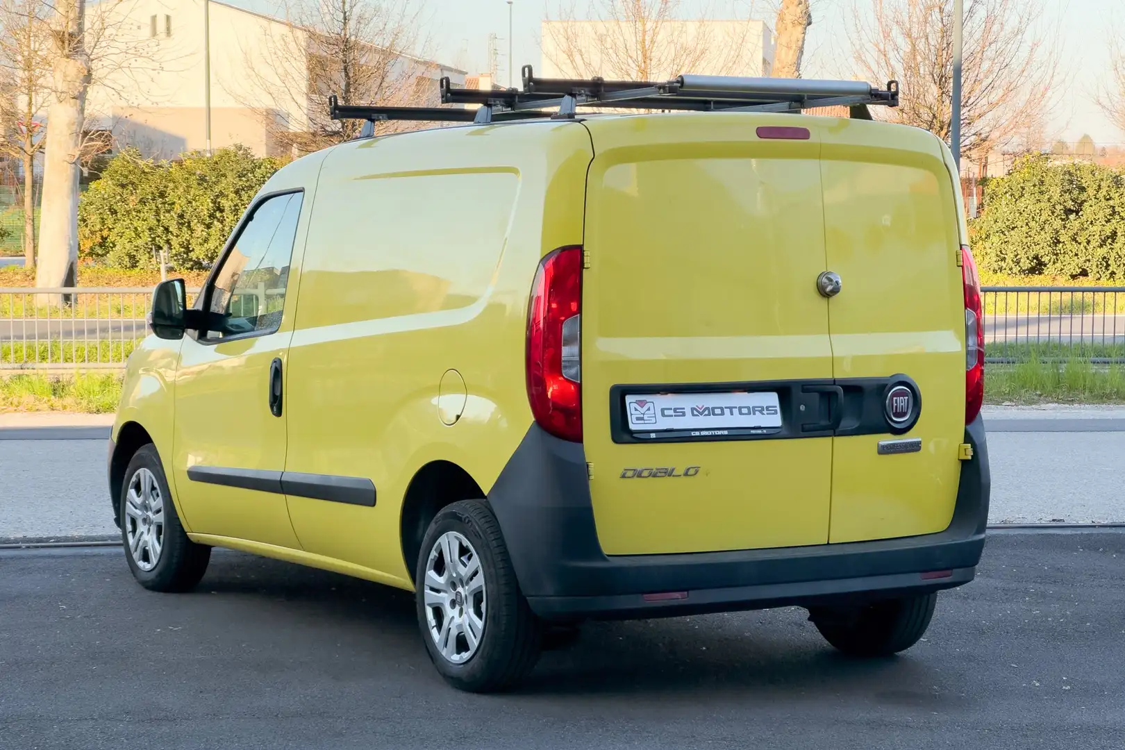 Fiat Doblo Doblò 1.3 MJT Cargo Amarillo - 2