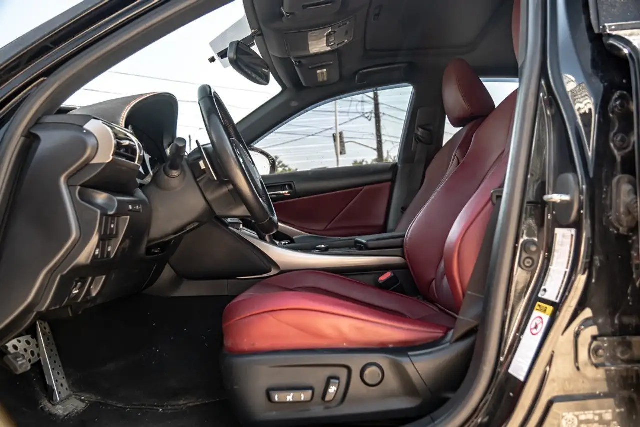 Lexus IS снимка Lexus IS