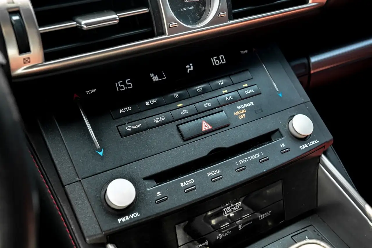 Lexus IS снимка Lexus IS