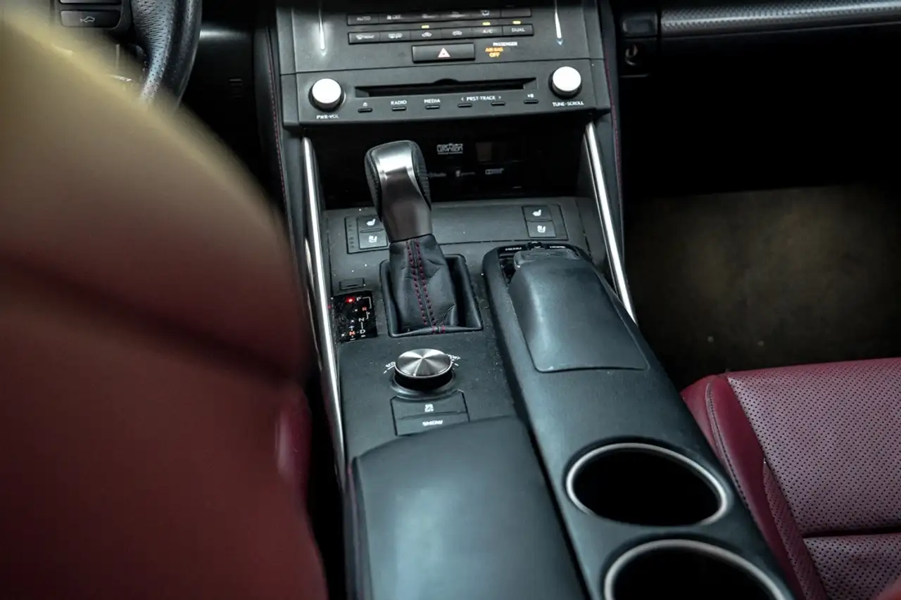 Lexus IS снимка Lexus IS