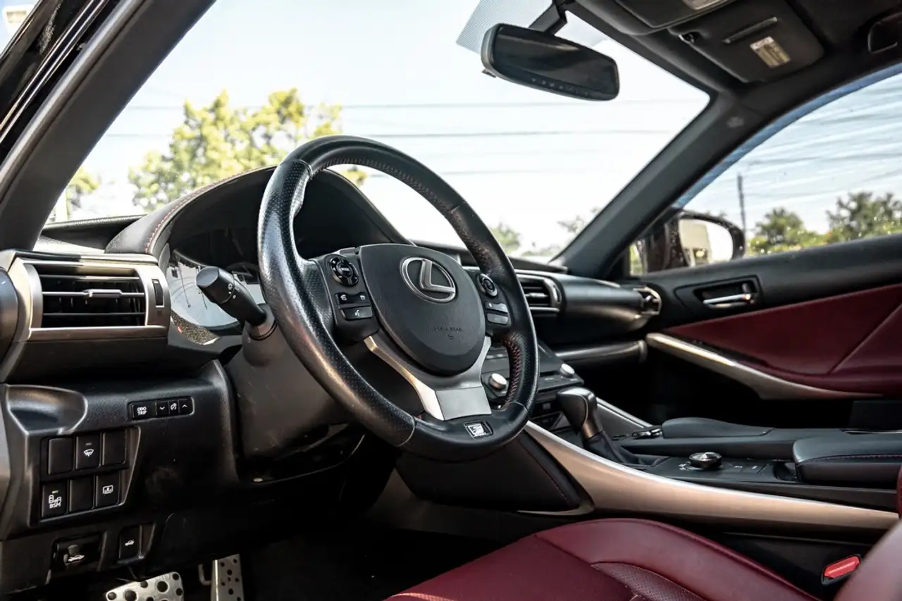 Lexus IS снимка Lexus IS