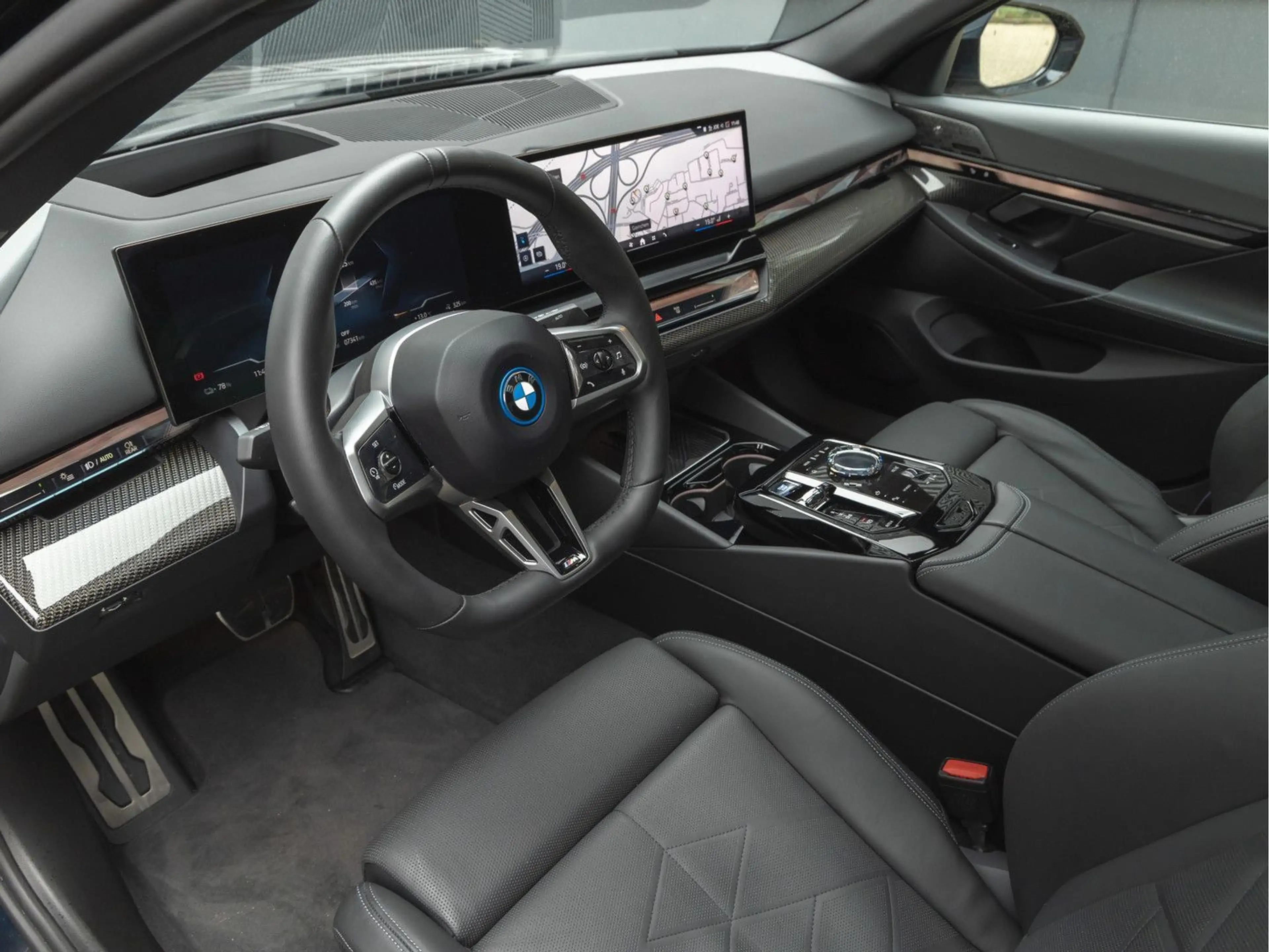 BMW i5 eDrive40 M-Sport Pro - Pano - Driving + Parki — photo 14