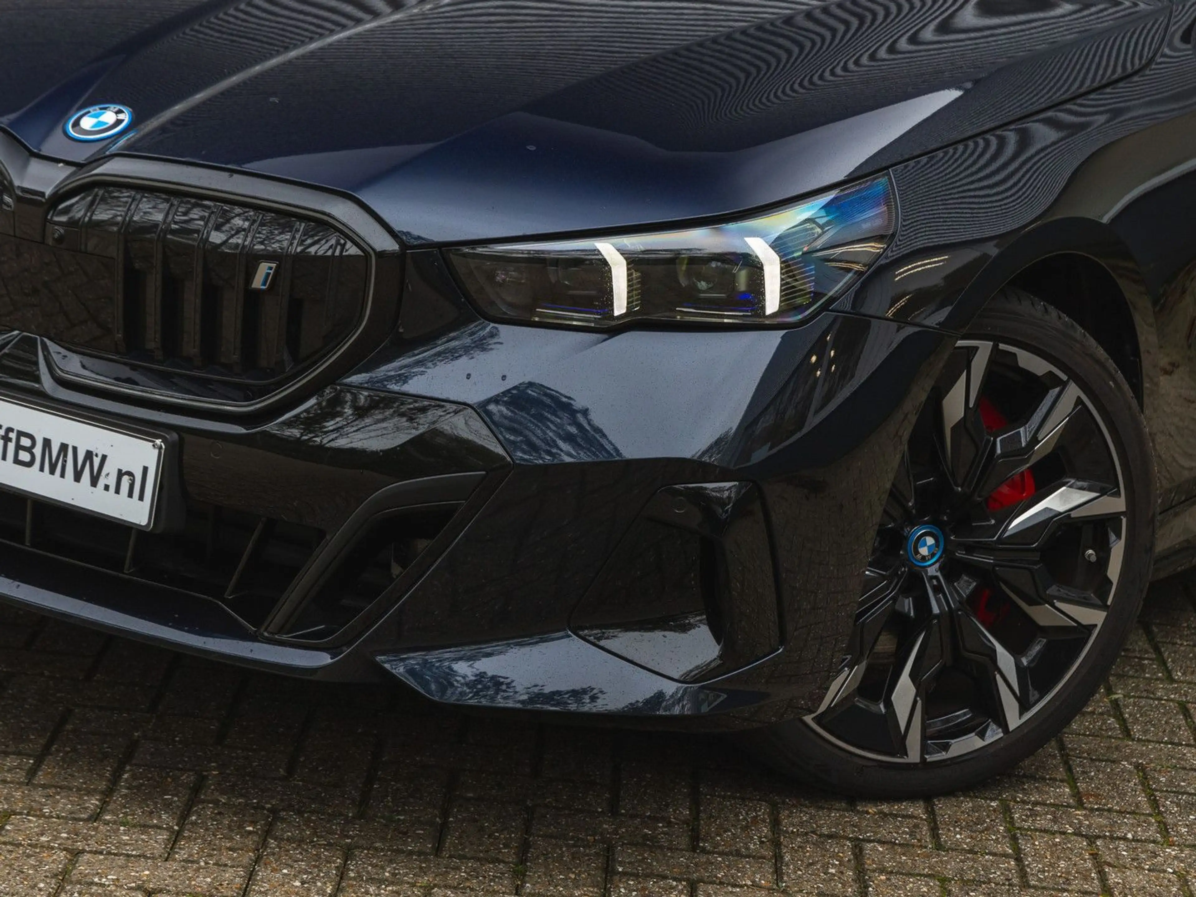 BMW i5 eDrive40 M-Sport Pro - Pano - Driving + Parki — photo 8
