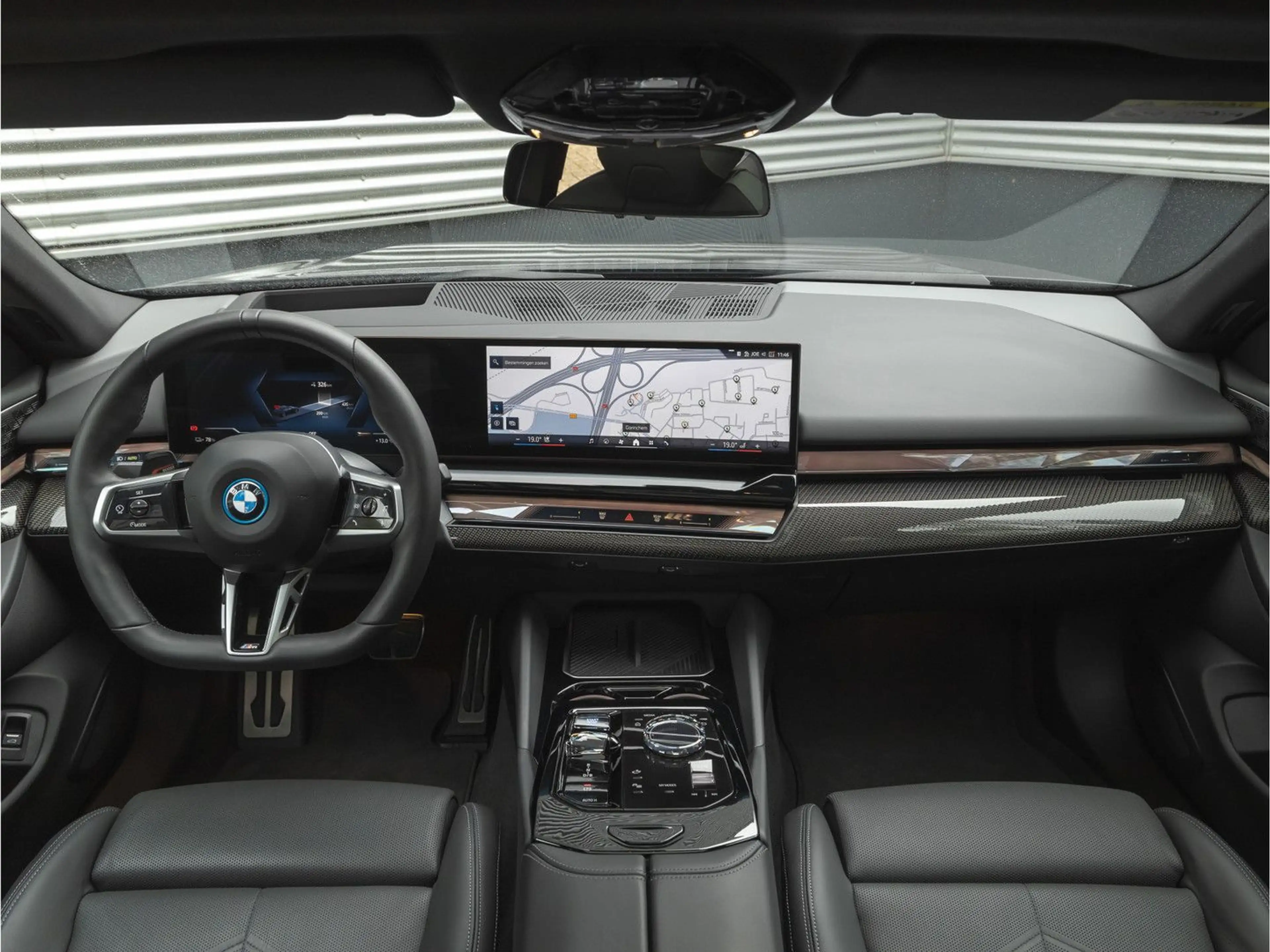BMW i5 eDrive40 M-Sport Pro - Pano - Driving + Parki — photo 15