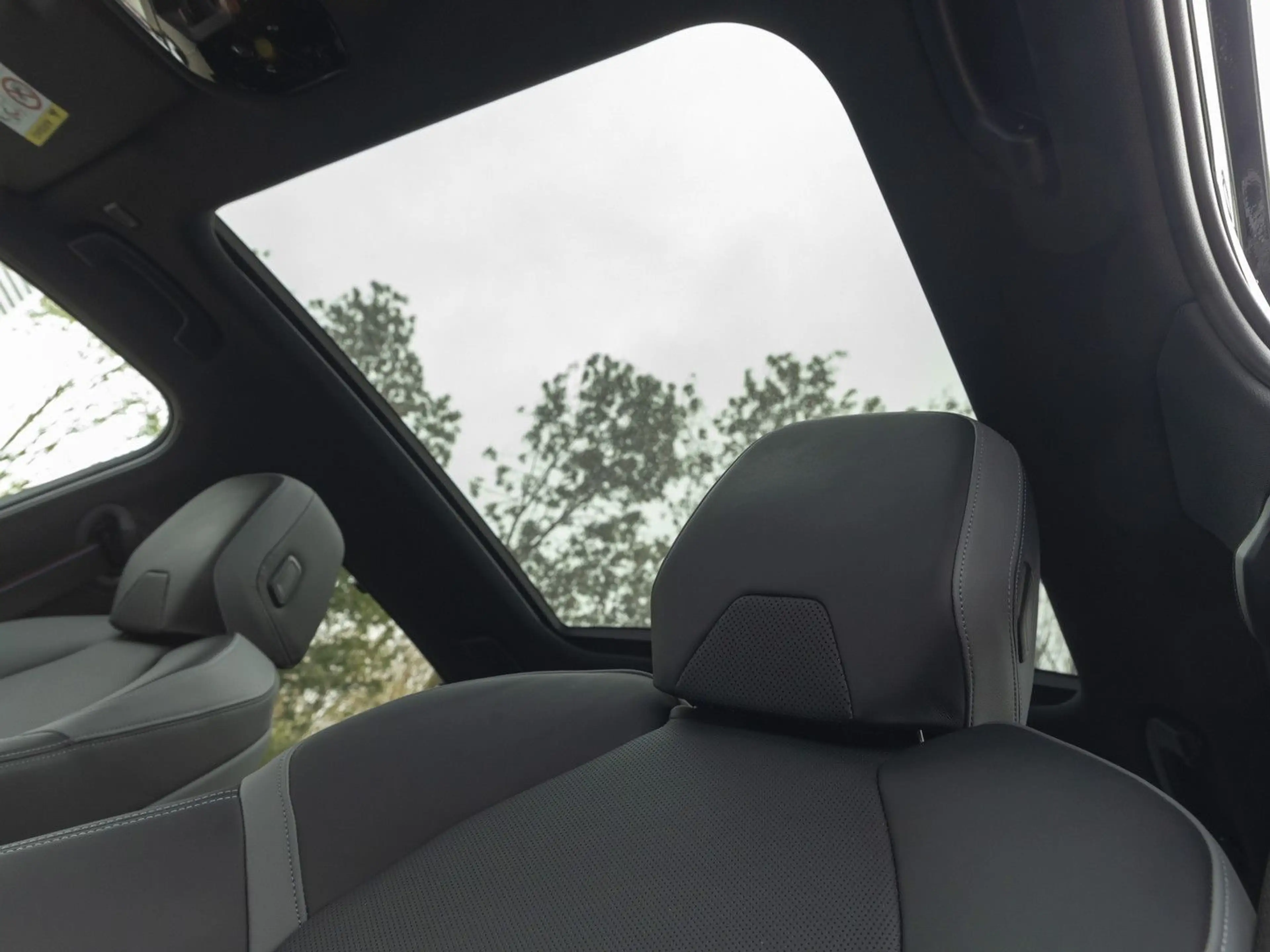 BMW i5 eDrive40 M-Sport Pro - Pano - Driving + Parki — photo 4