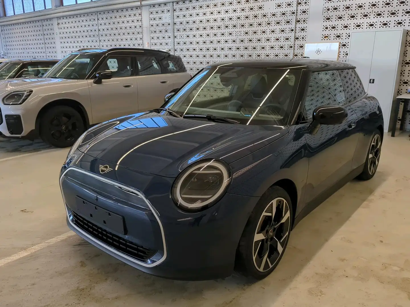 MINI Cooper E Favoured Trim Blau - 2