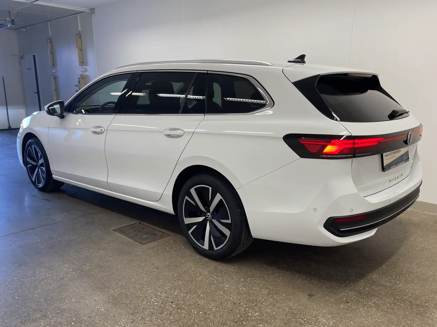 Volkswagen Passat Variant Business eTSI DSG Weiß - 2