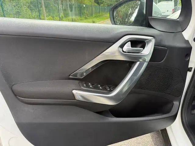 Peugeot 2008 view 18